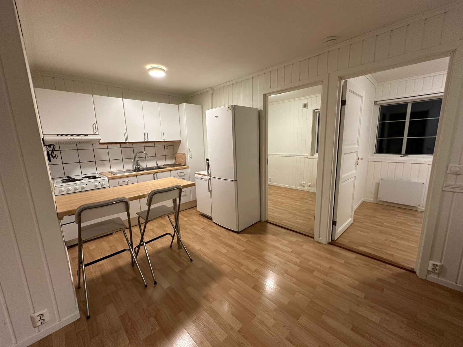 Mot kjøkken del og soverom Galleribilde