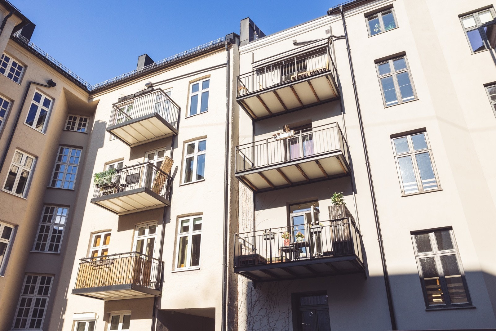 Bygningen fra bakgård Galleribilde