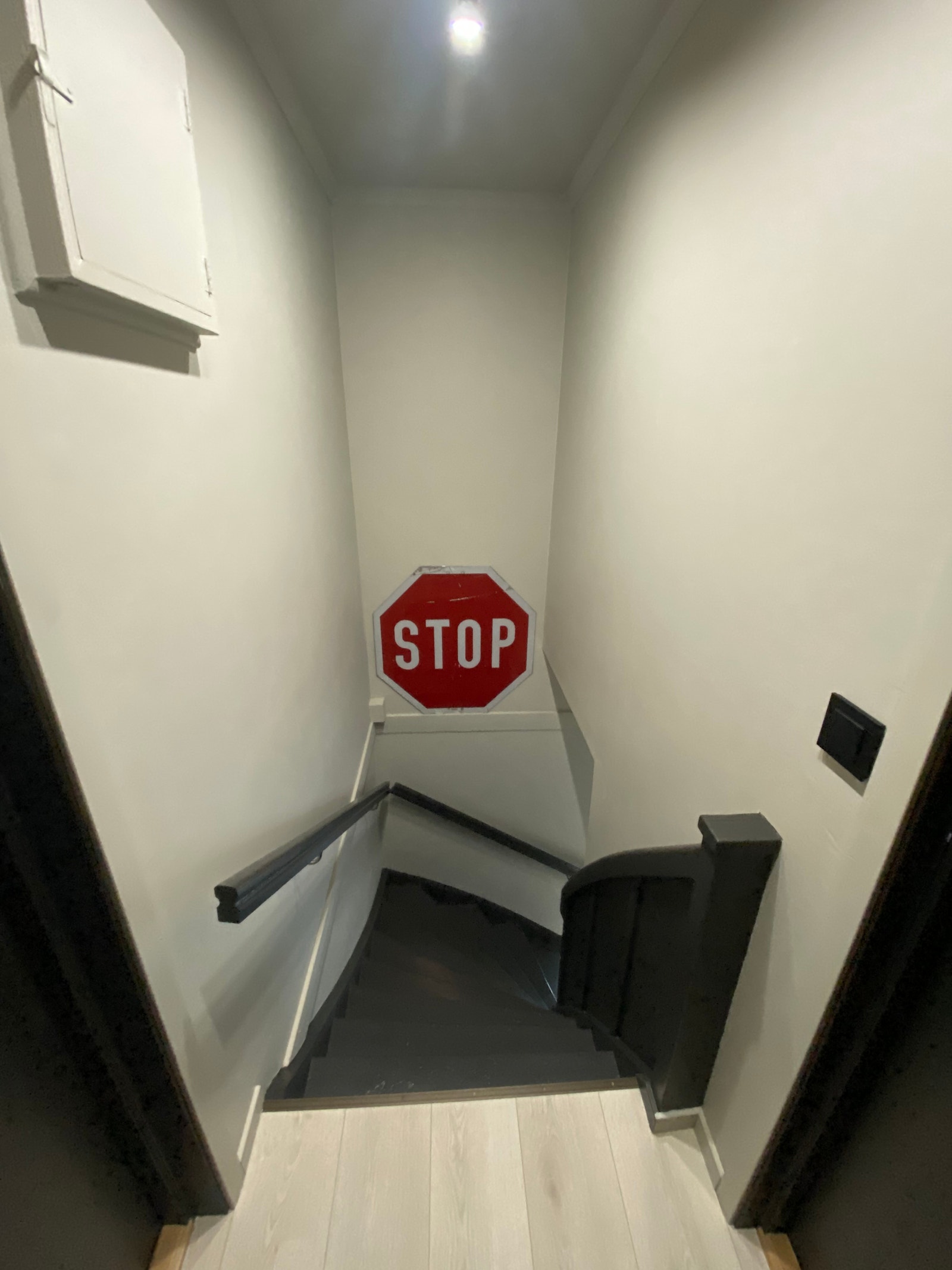 Trapp ned til 1. etasje Galleribilde