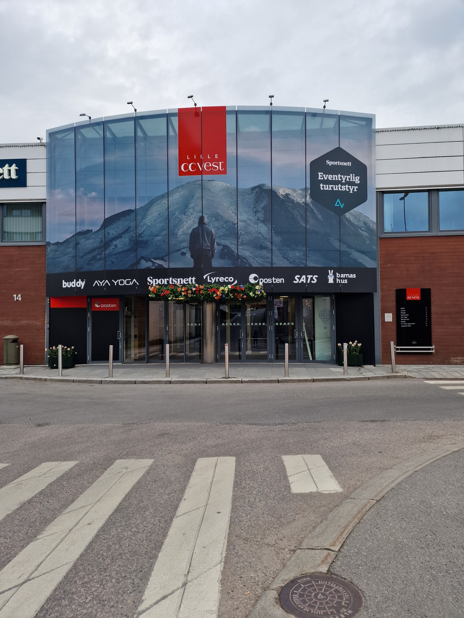 Sats treningssenter m.m på nedsiden av CC Vest Galleribilde