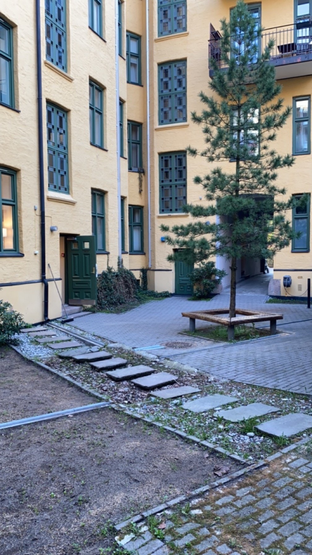 Bakgård Galleribilde