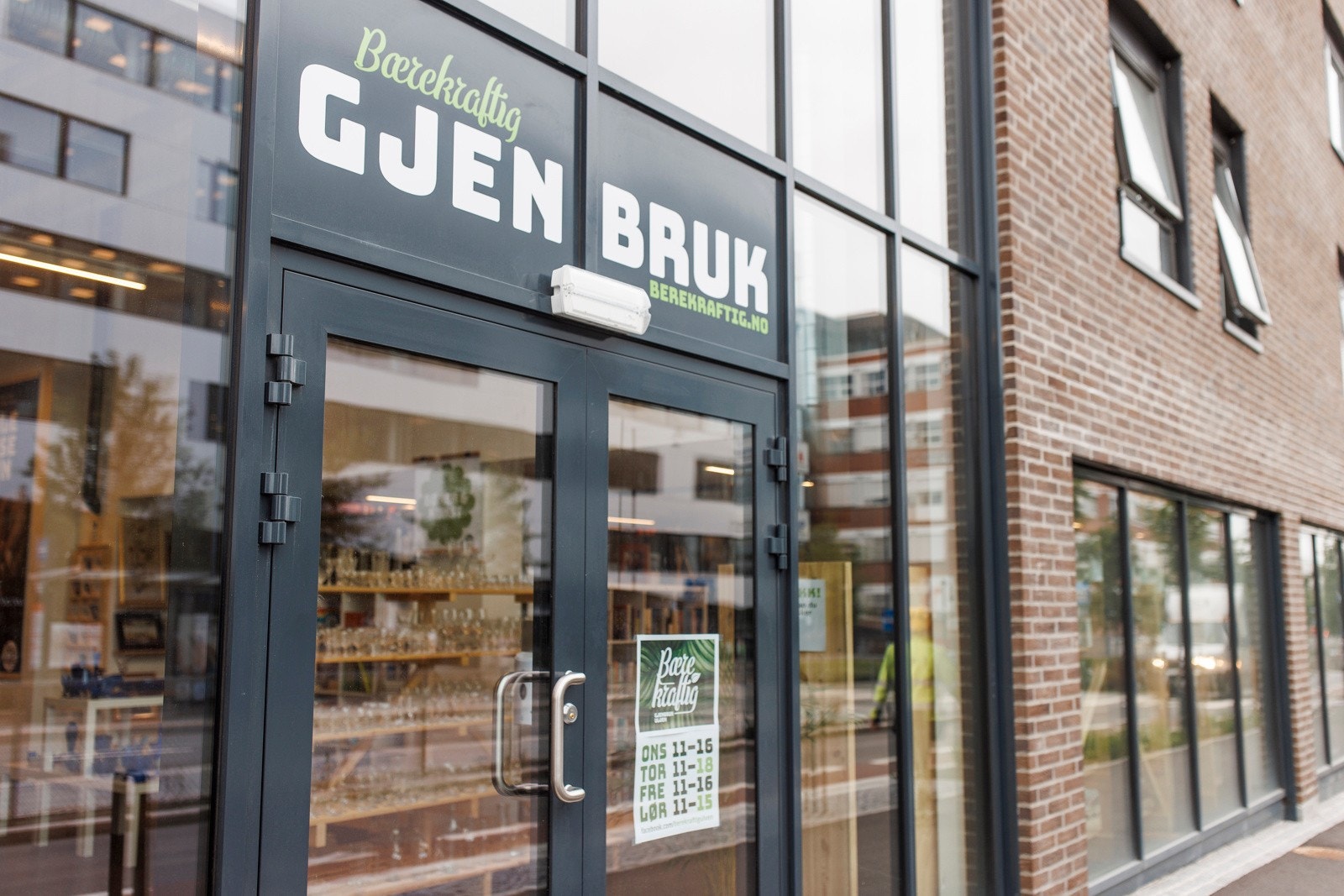 Det er viktig å tenke grønt og bærekraftig, ta gjerne en tur innom Gjenbruksbutikken vår. Kanskje du finner en skatt? Galleribilde