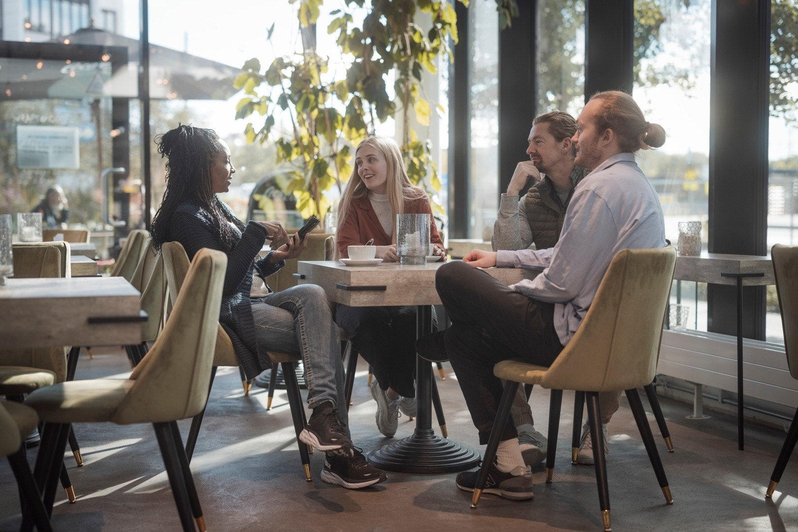 En pust i bakken i en hektisk hverdag - gjør det gjerne på Wraps & Coffee som ligger midt på torget Galleribilde