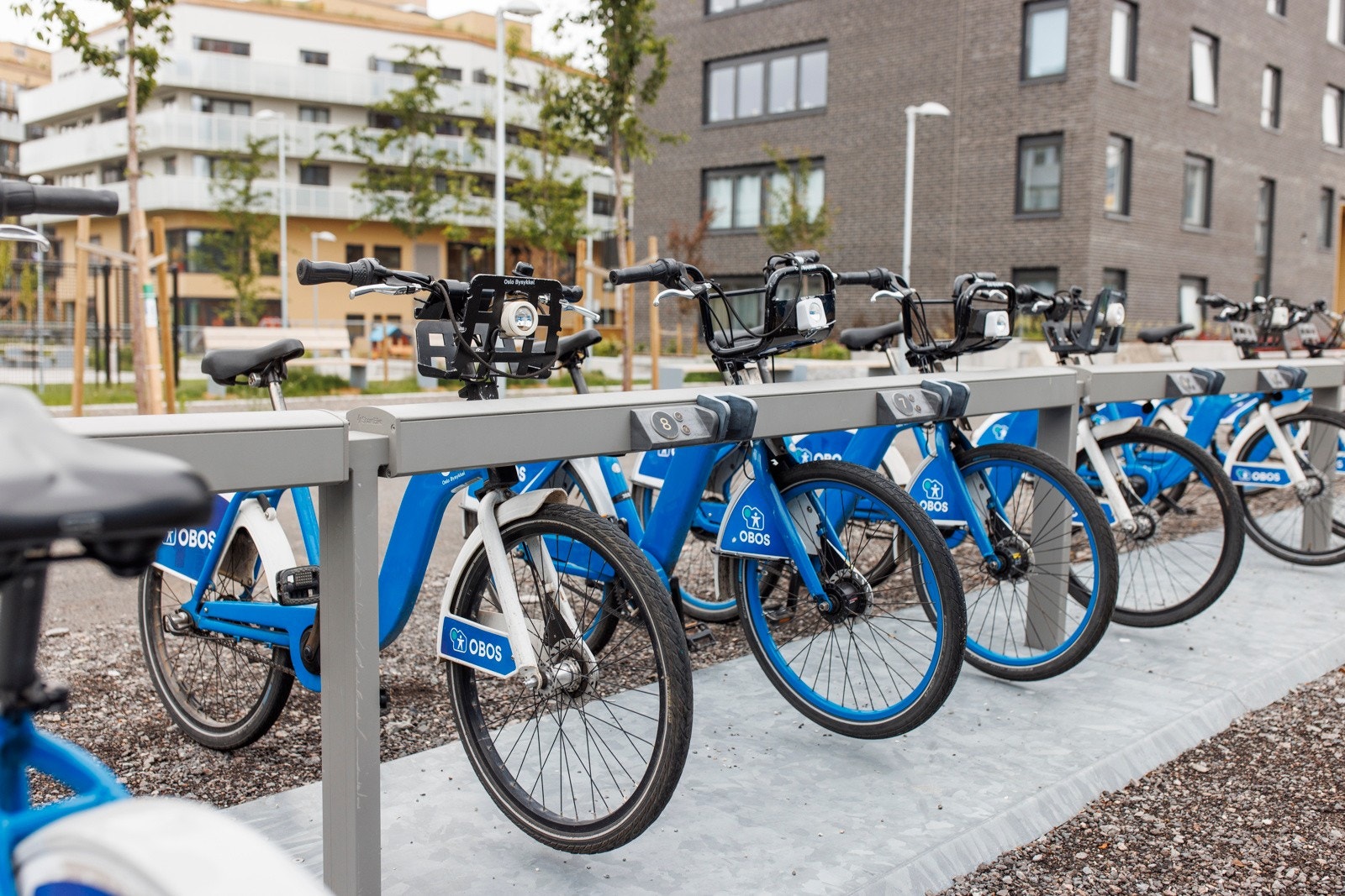 Lyst å komme deg raskt gjennom byen, bruk gjerne syklene som er lett tilgjengelig på Ulven Galleribilde