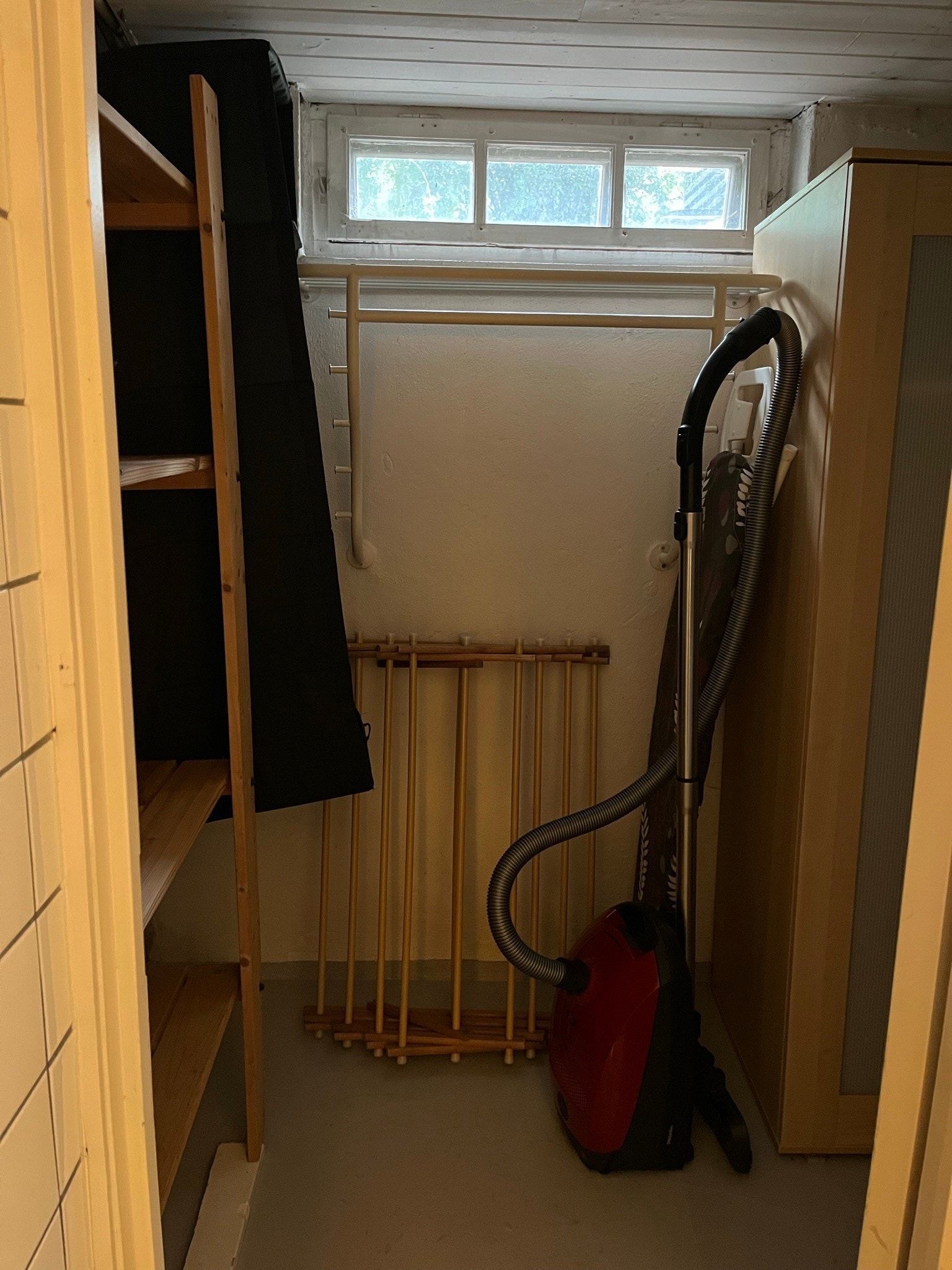 Bod/klesskap Galleribilde