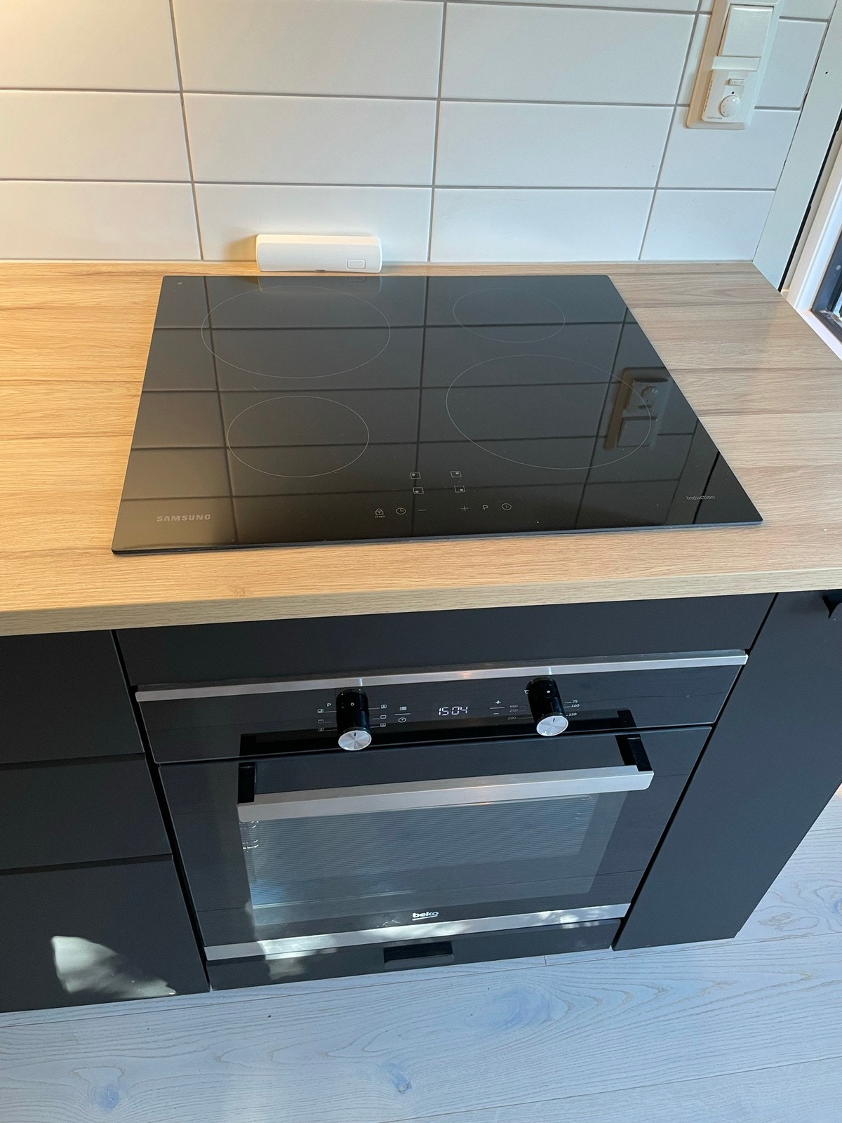 Induksjonstopp og stekeovn Galleribilde