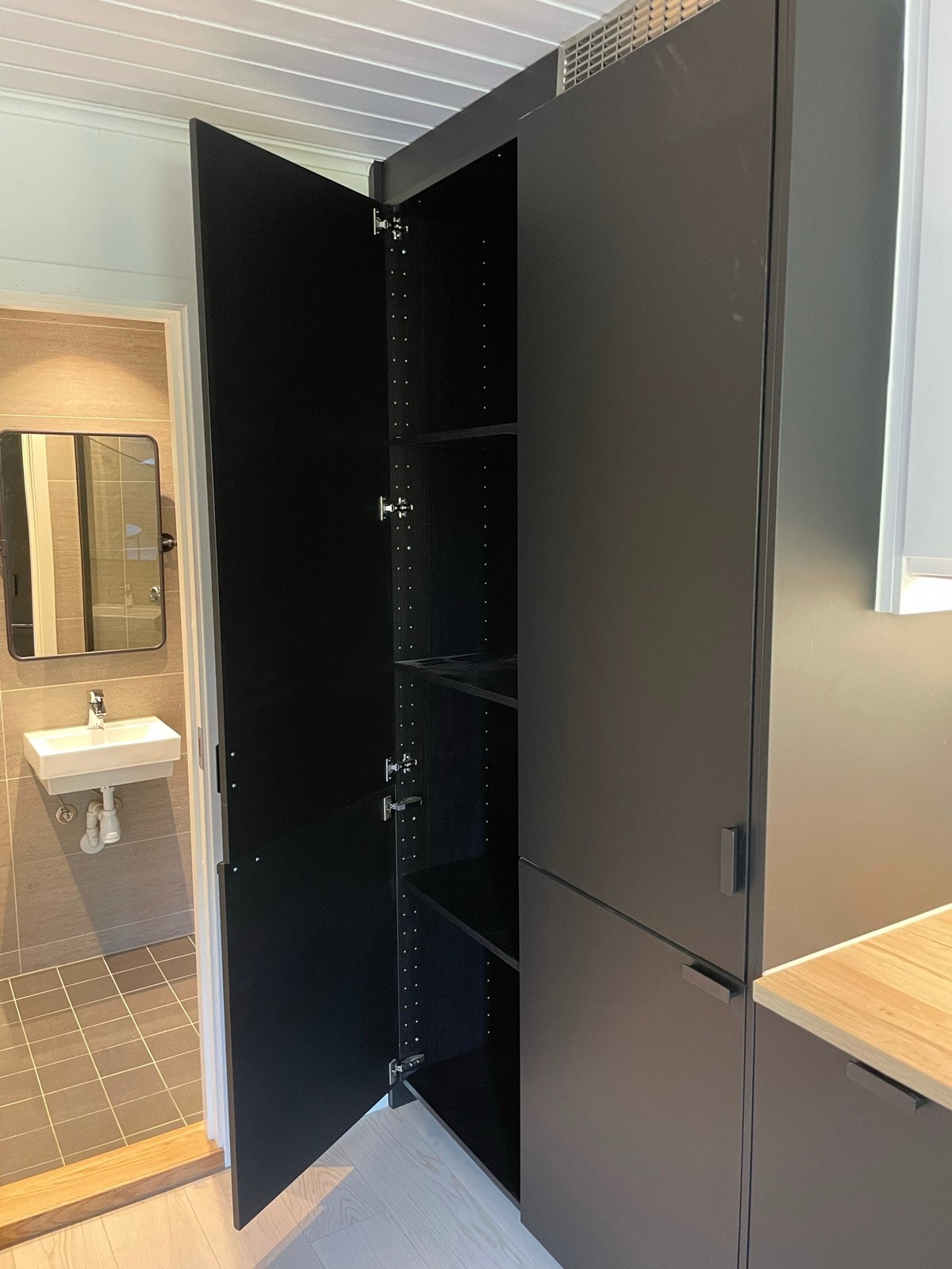 Store skap Galleribilde