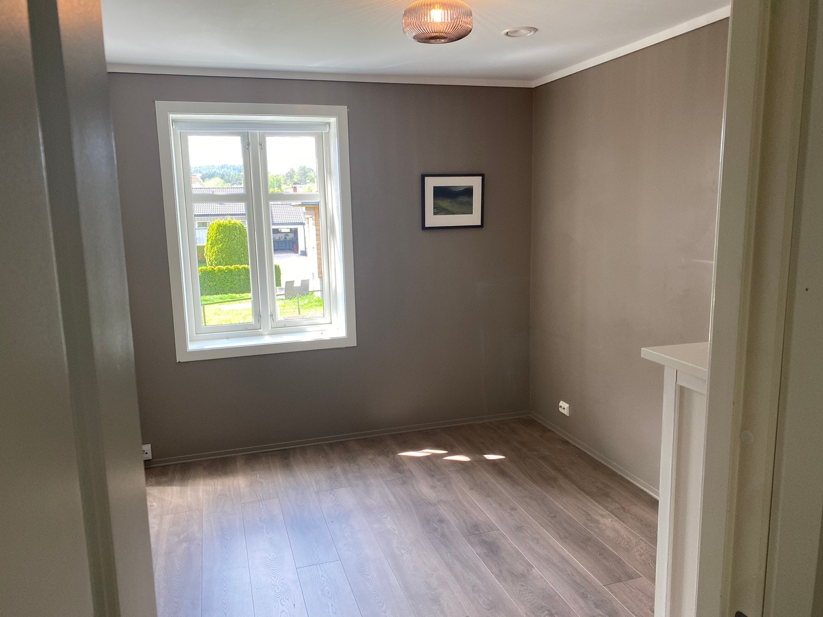 Romslig soverom. Det er nå en 150cm seng på dette soverommet også. Galleribilde