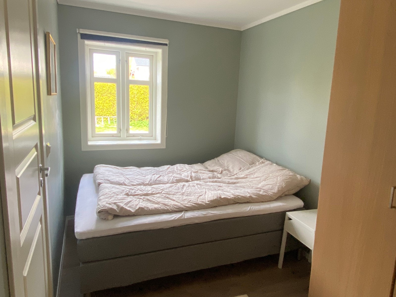 Det er for tiden 150cm bred seng på sov 2 Galleribilde