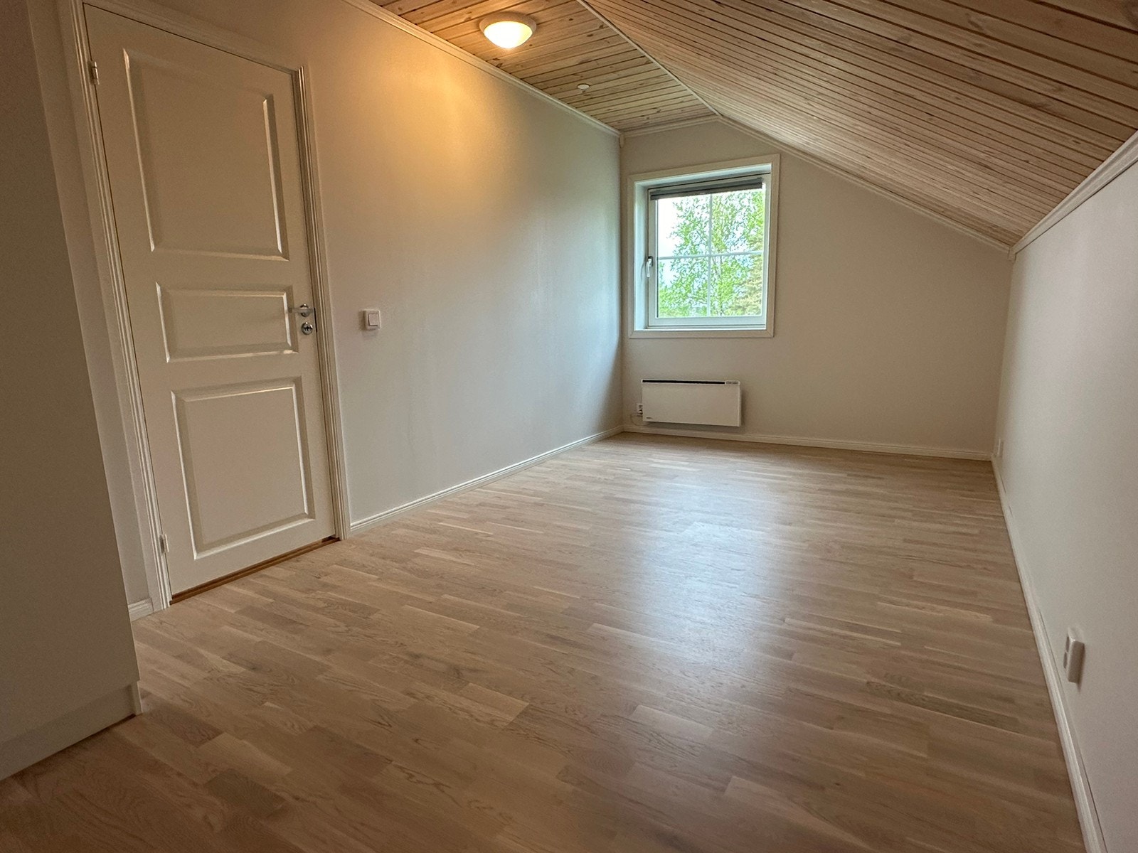 Soverom 3 i 2.etasje. "Hovedsoverom". Bra størrelse. Galleribilde