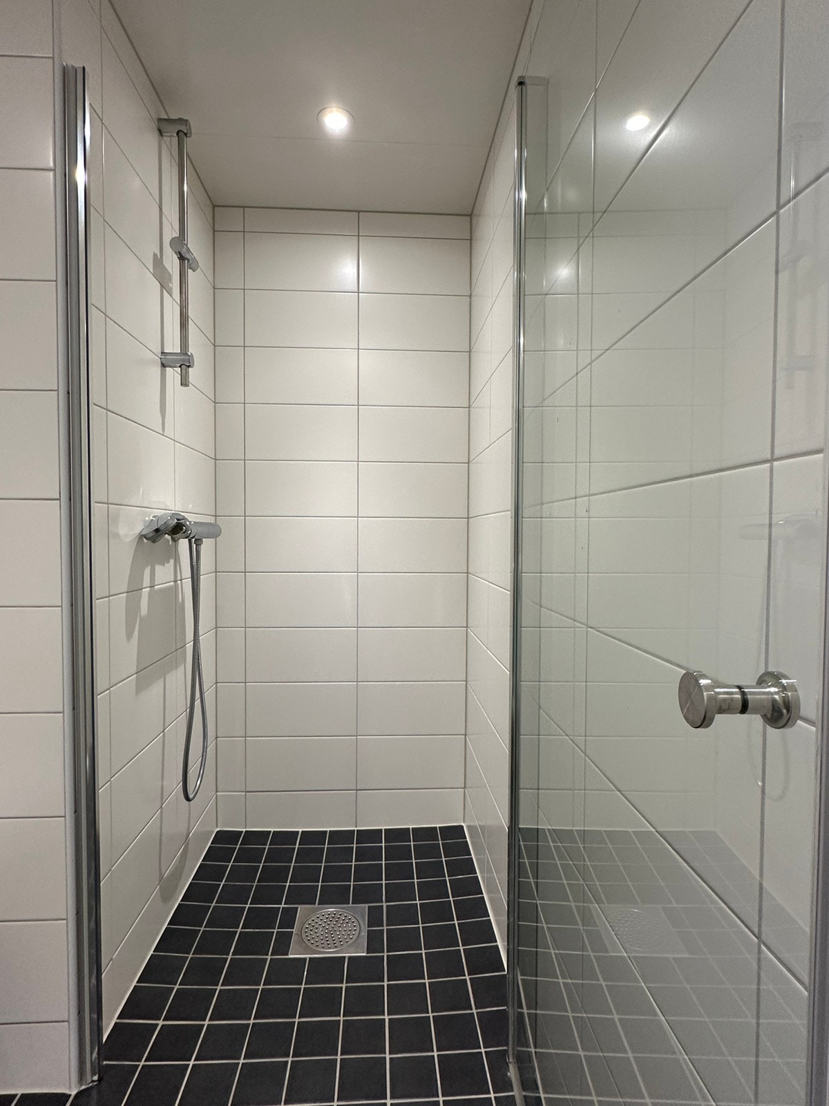 Dusj bad i 1. etasje Galleribilde