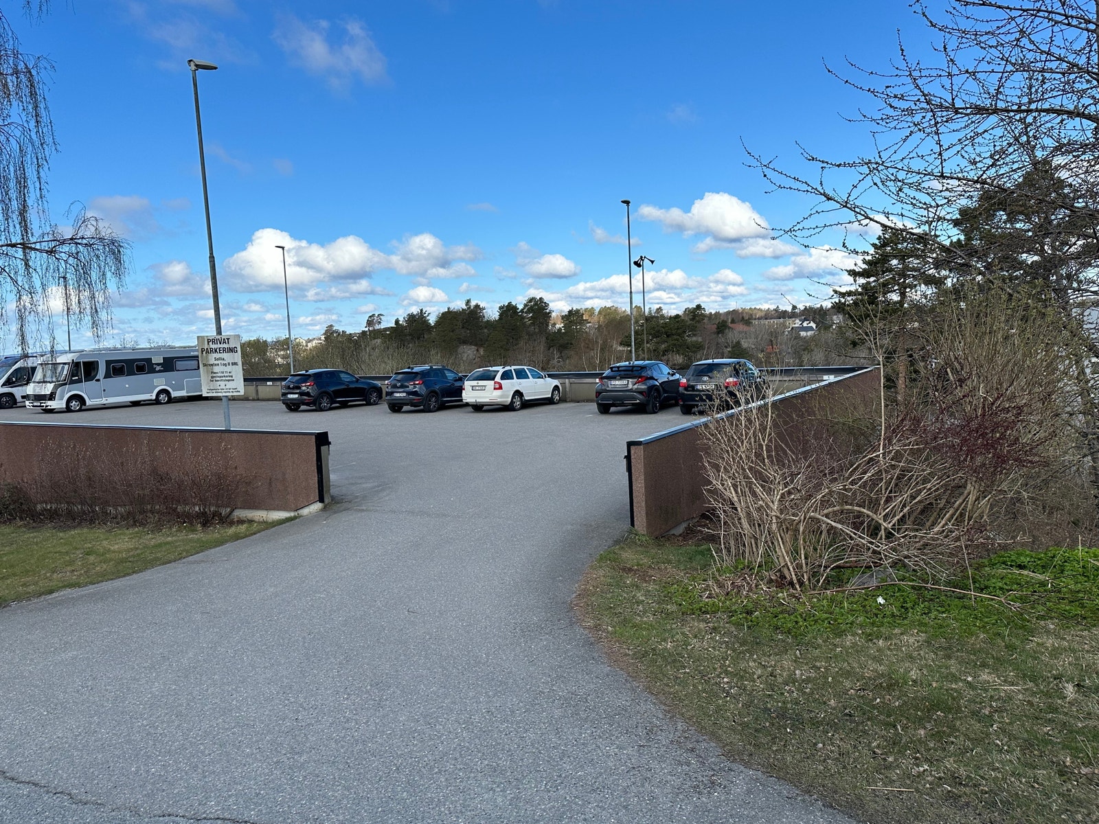Gjesteparkering på taket til garasjebygget Galleribilde
