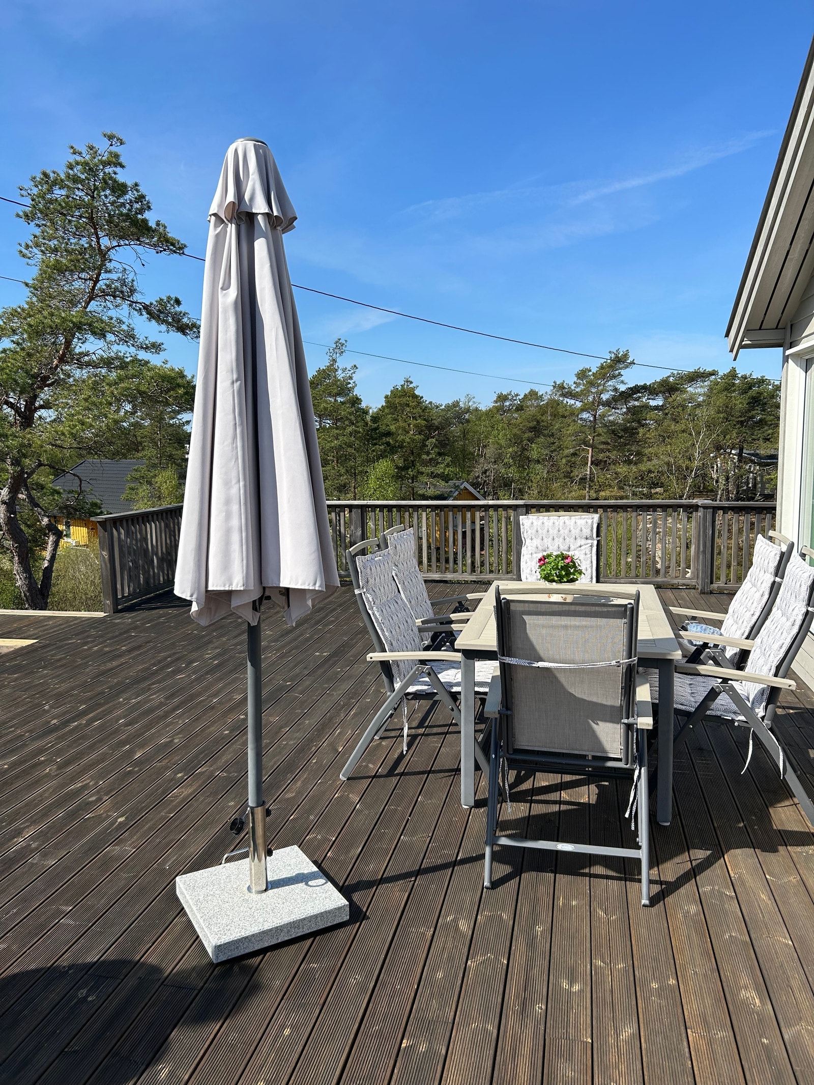 Spiseplass med ettermiddagssol Galleribilde