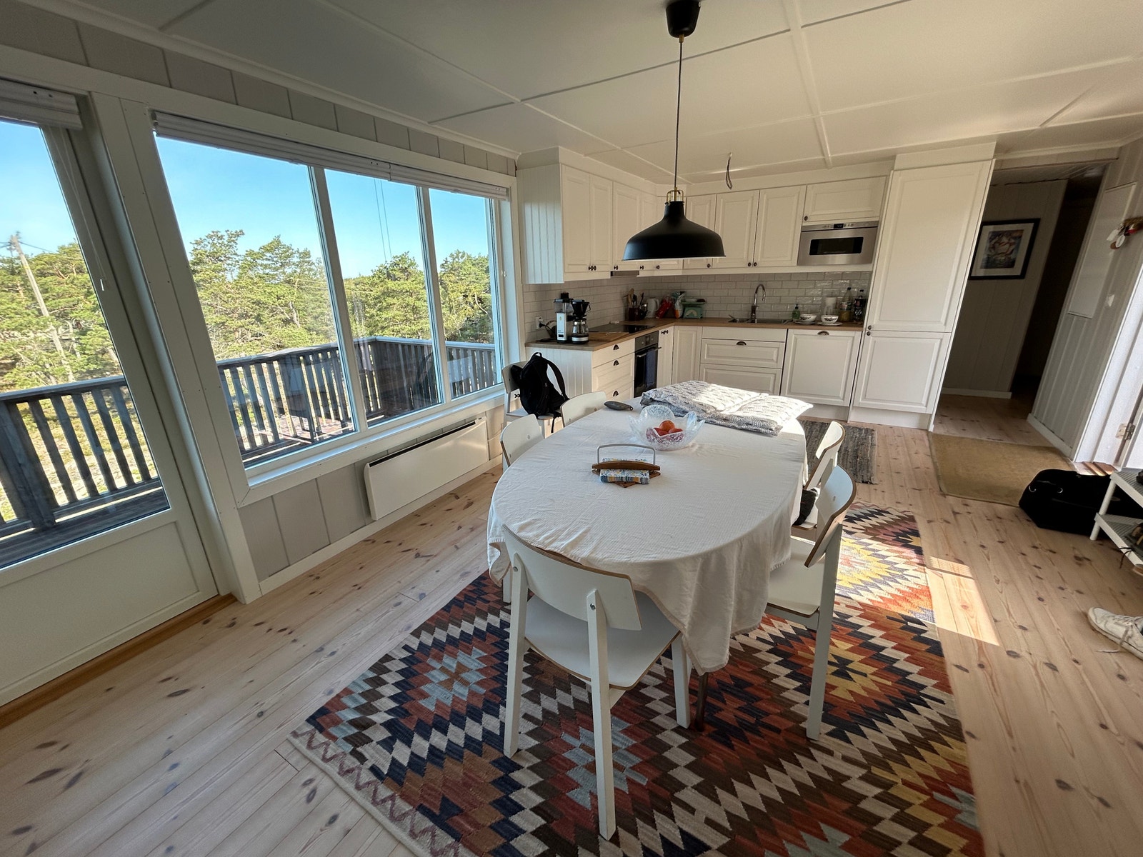 Spisebord med ileggsplate og plass til 8 Galleribilde