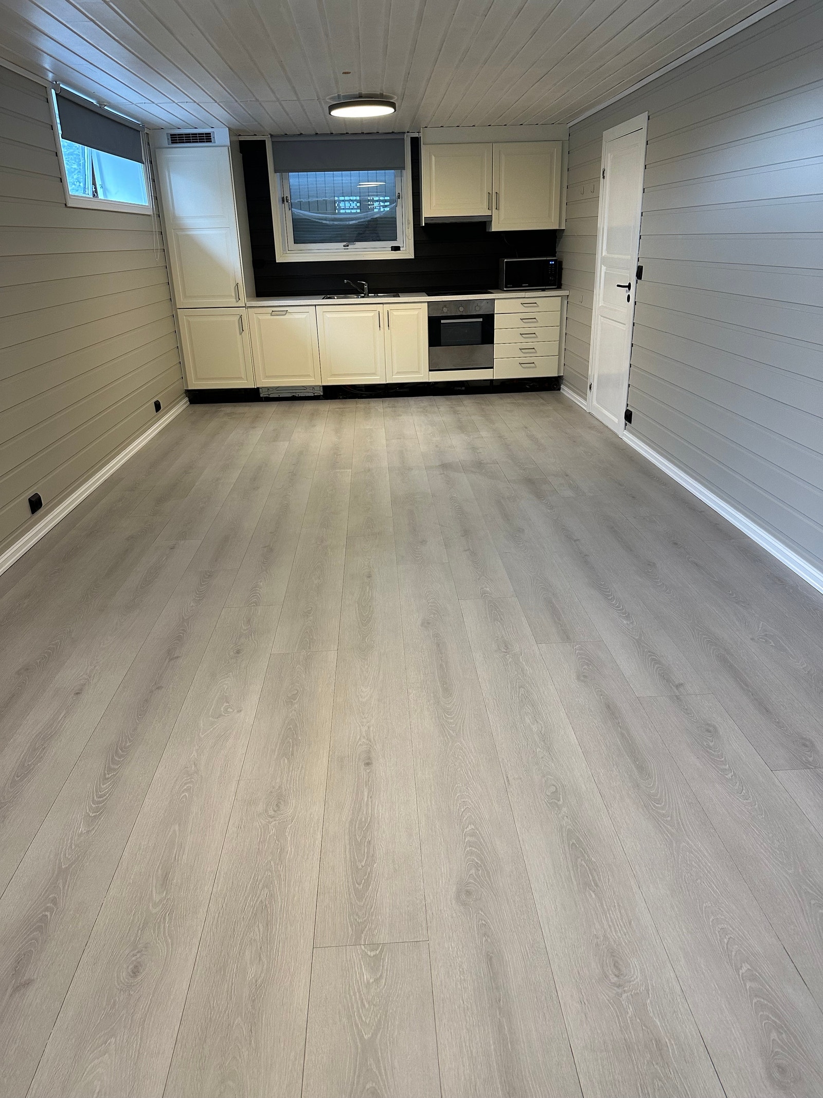 Mangler sokkel list under kjøkken på bildet Galleribilde