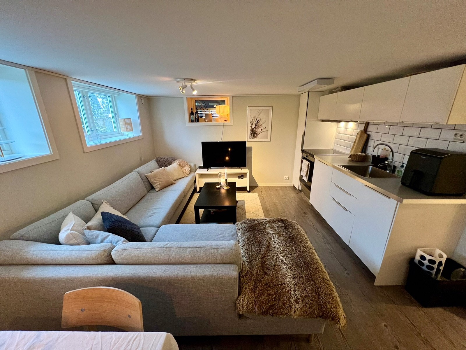 Stue med kjøkkenløsning Galleribilde