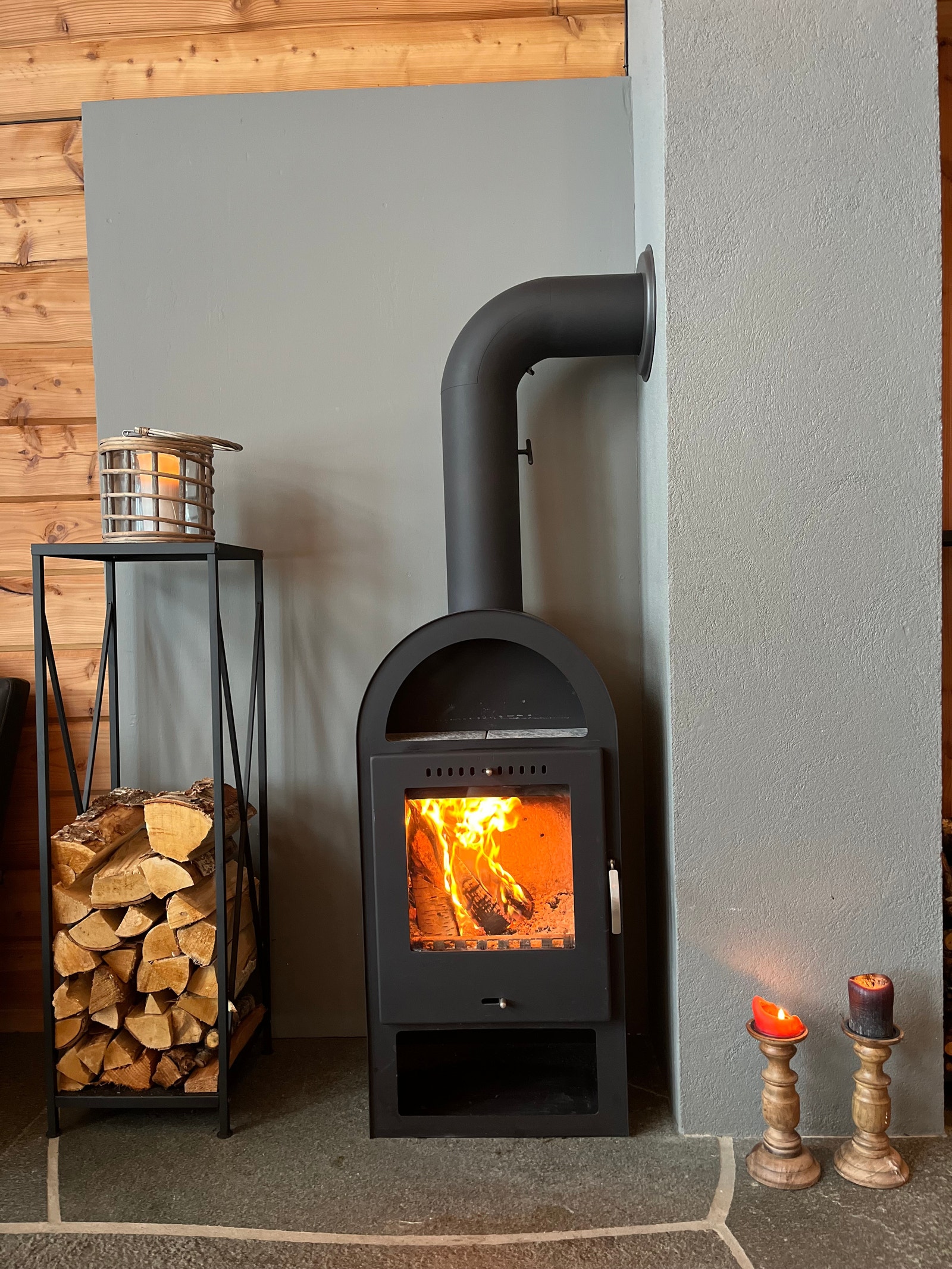 Vedovnen gir god varme, i tillegg til varme i alle gulv Galleribilde