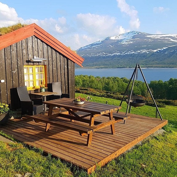 Her finner du varmelampe om det skulle bli litt kjølig og grillpanne. Galleribilde