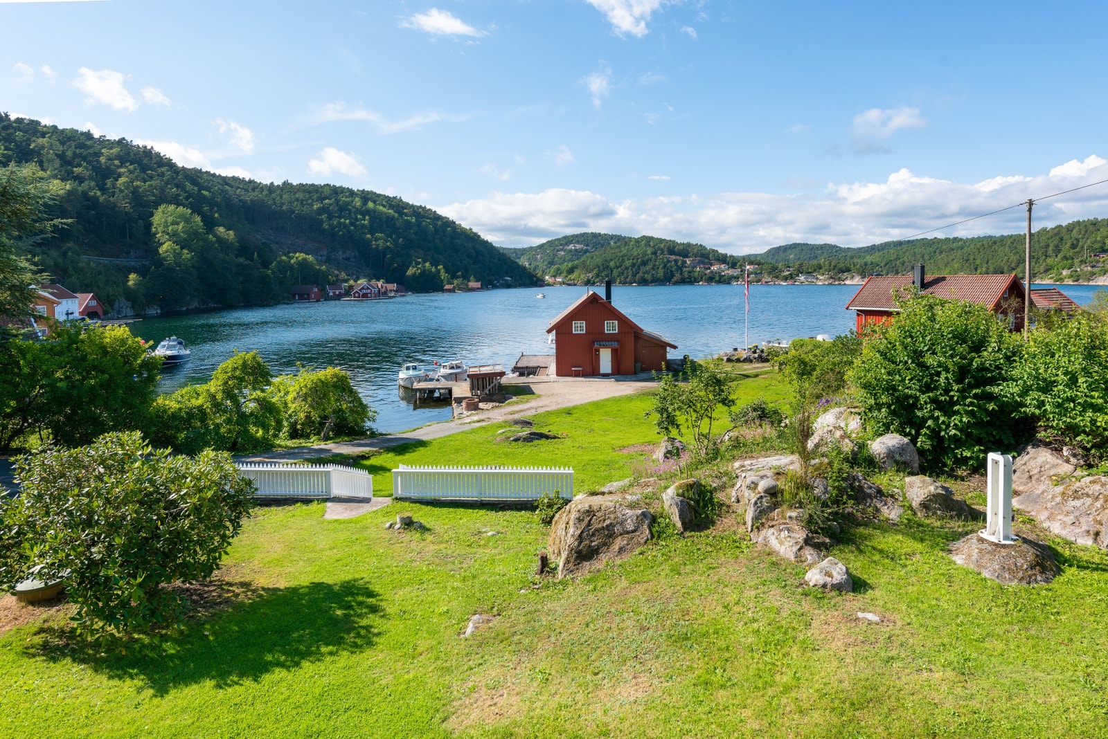 Sjøbu med soveplass Galleribilde