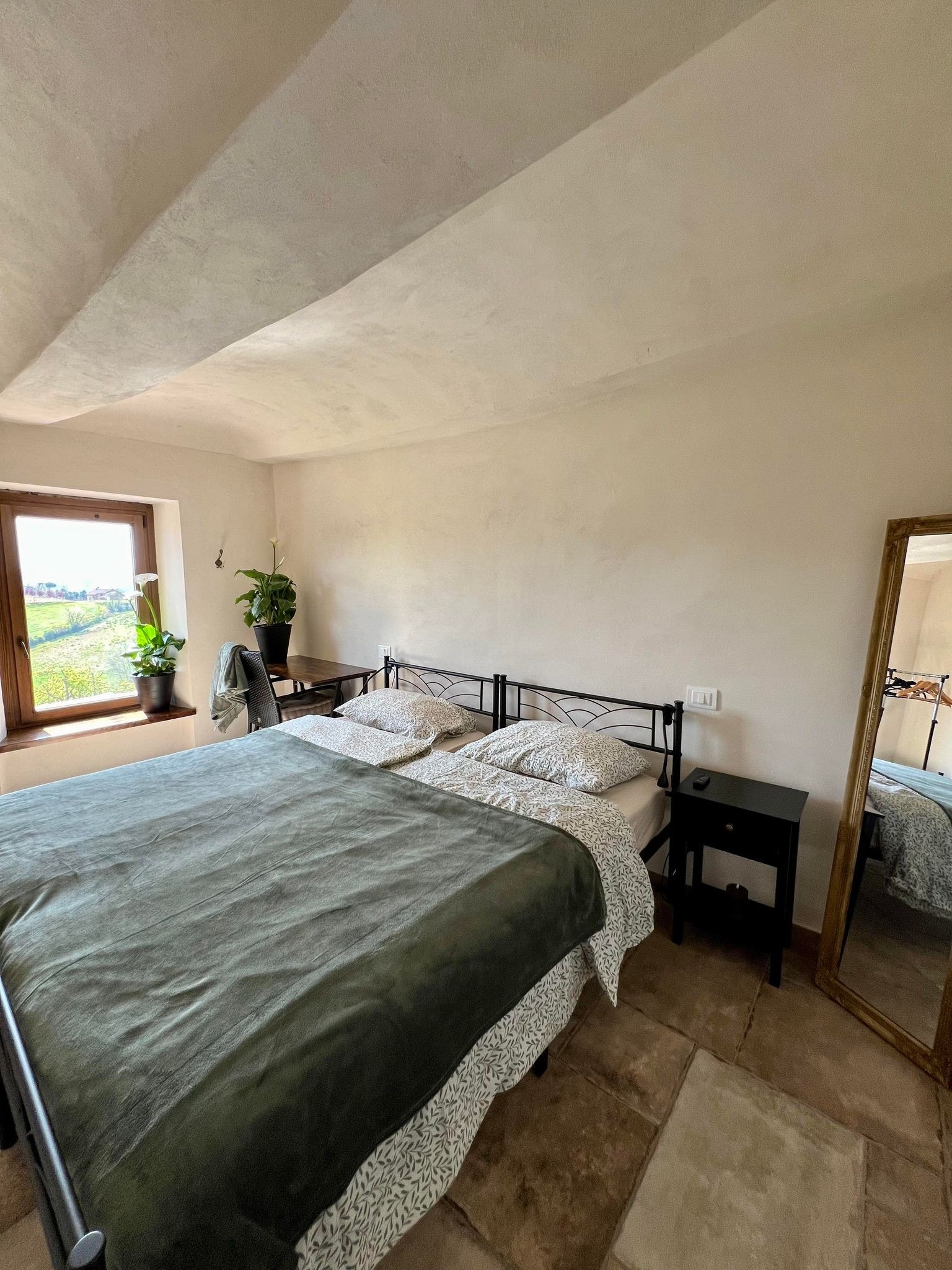 Soverom nr 2
King size dobbelseng eller 2 stk enkeltsenger Galleribilde