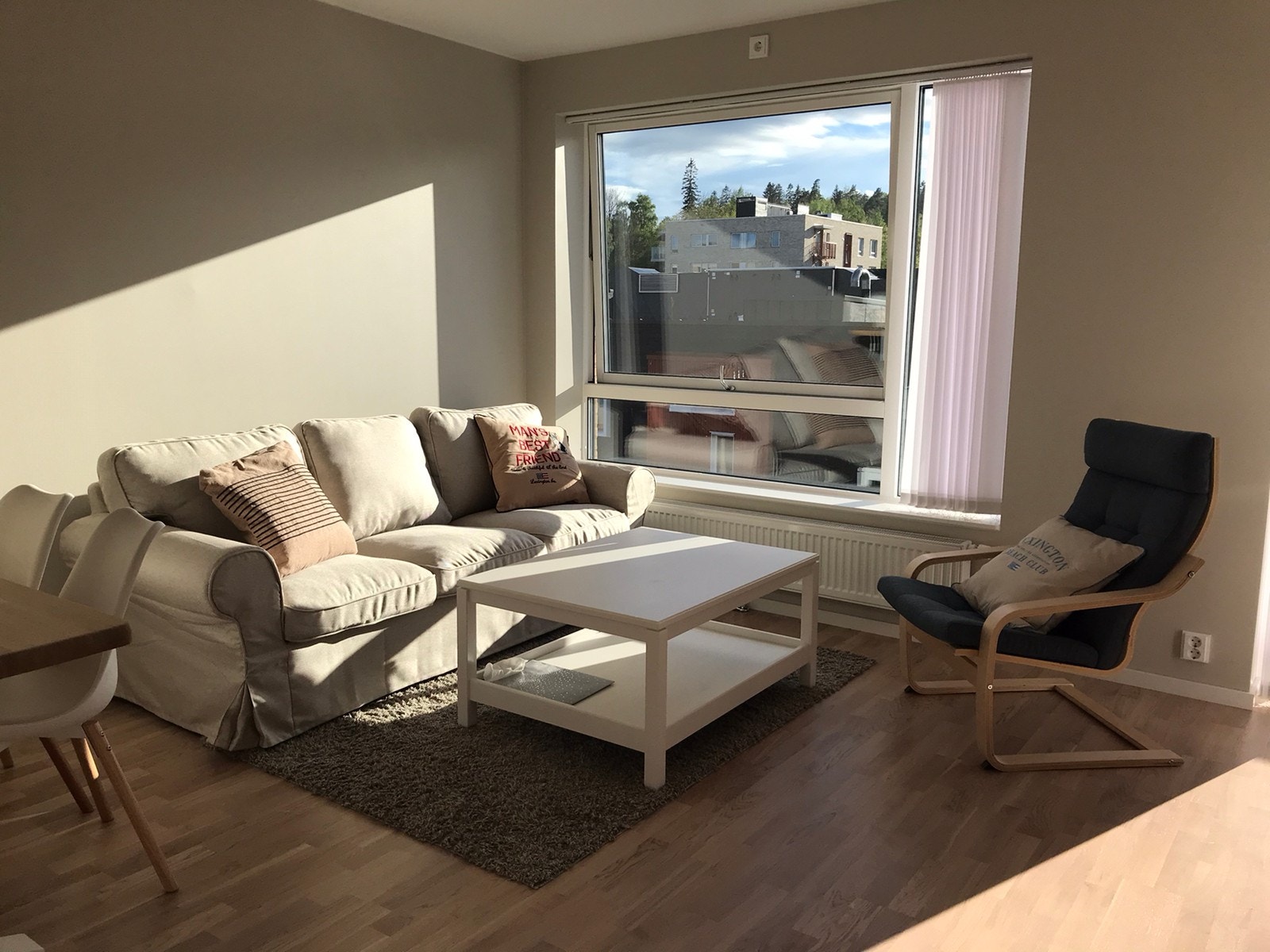 😊Lys og fin leilighet øverst. Flotte lysforhold i alle rom Galleribilde