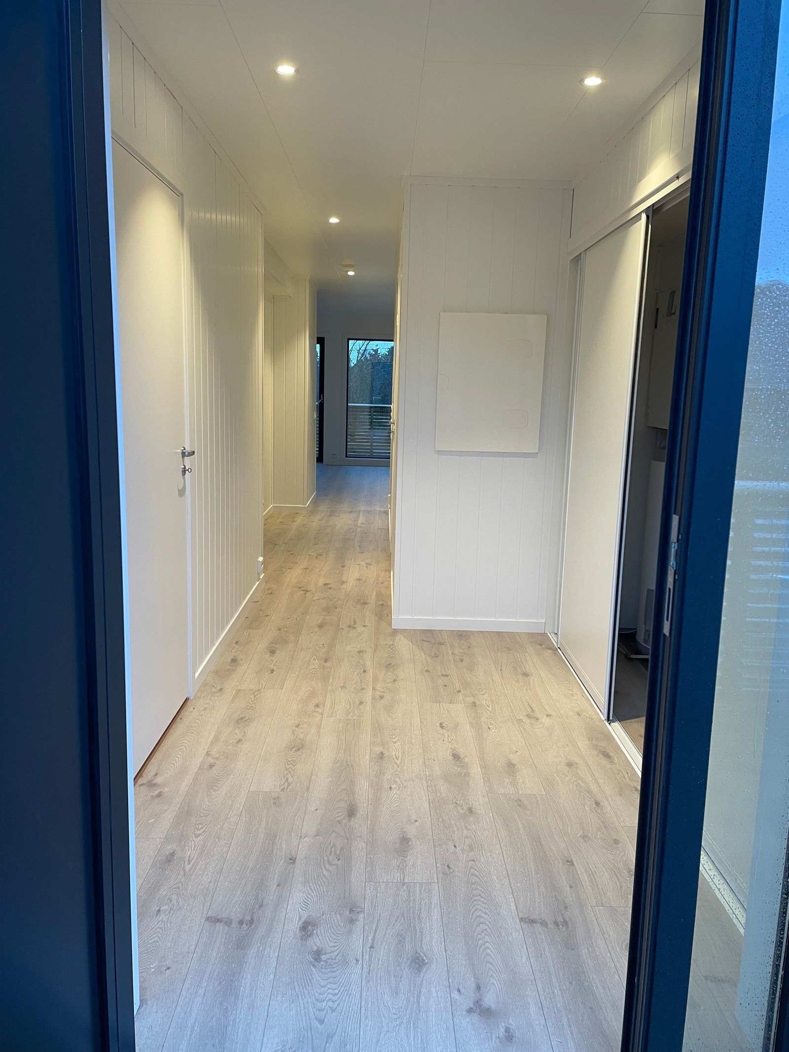 gang med skyvedørsgarderobe Galleribilde