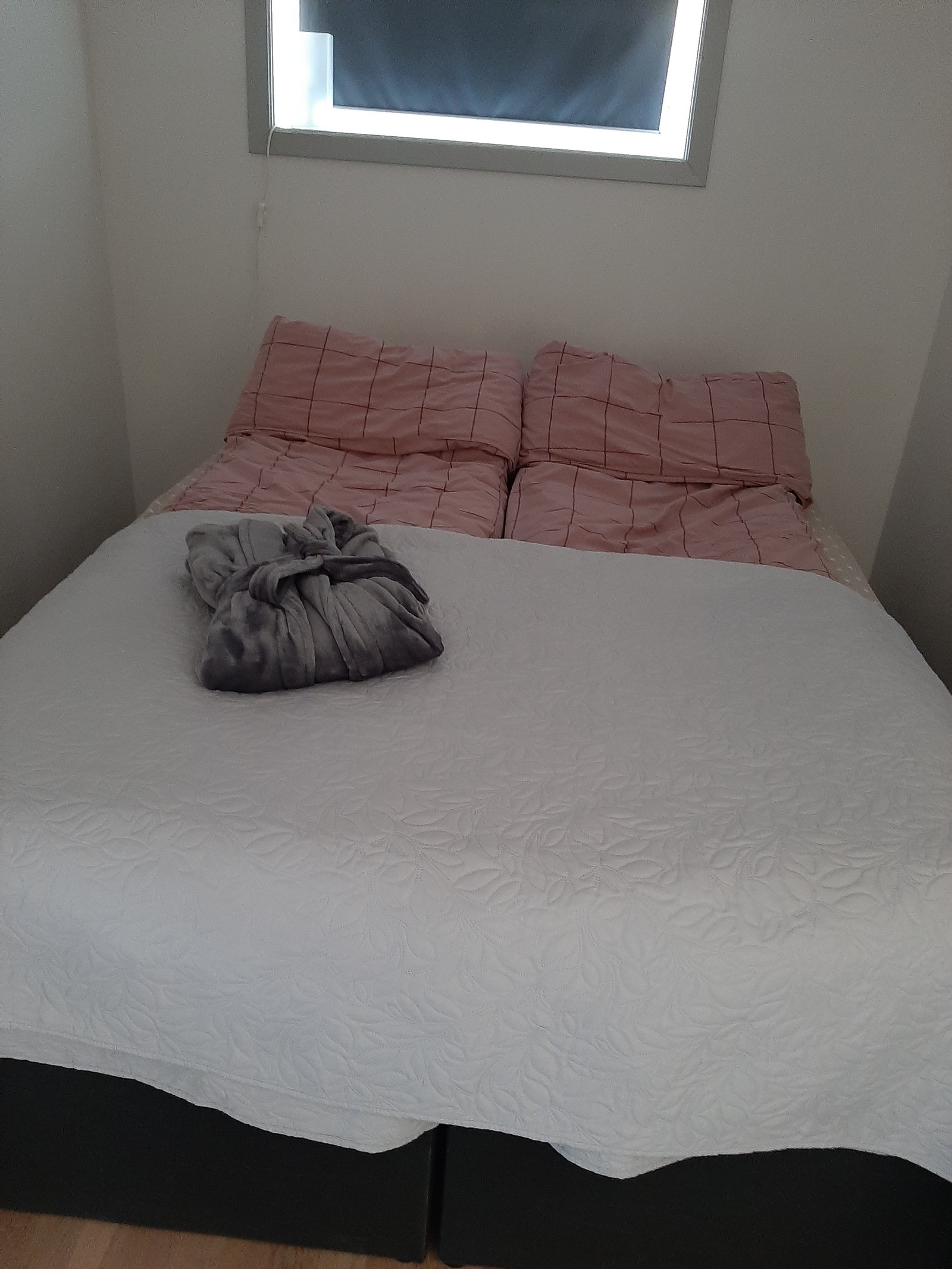 Soverom m/150 x 200 seng Galleribilde