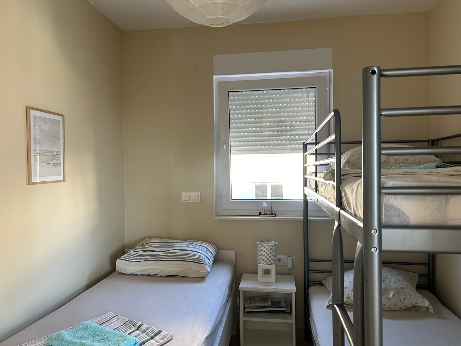 Soverom 2 også med stort garderobeskap for oppbevaring Galleribilde