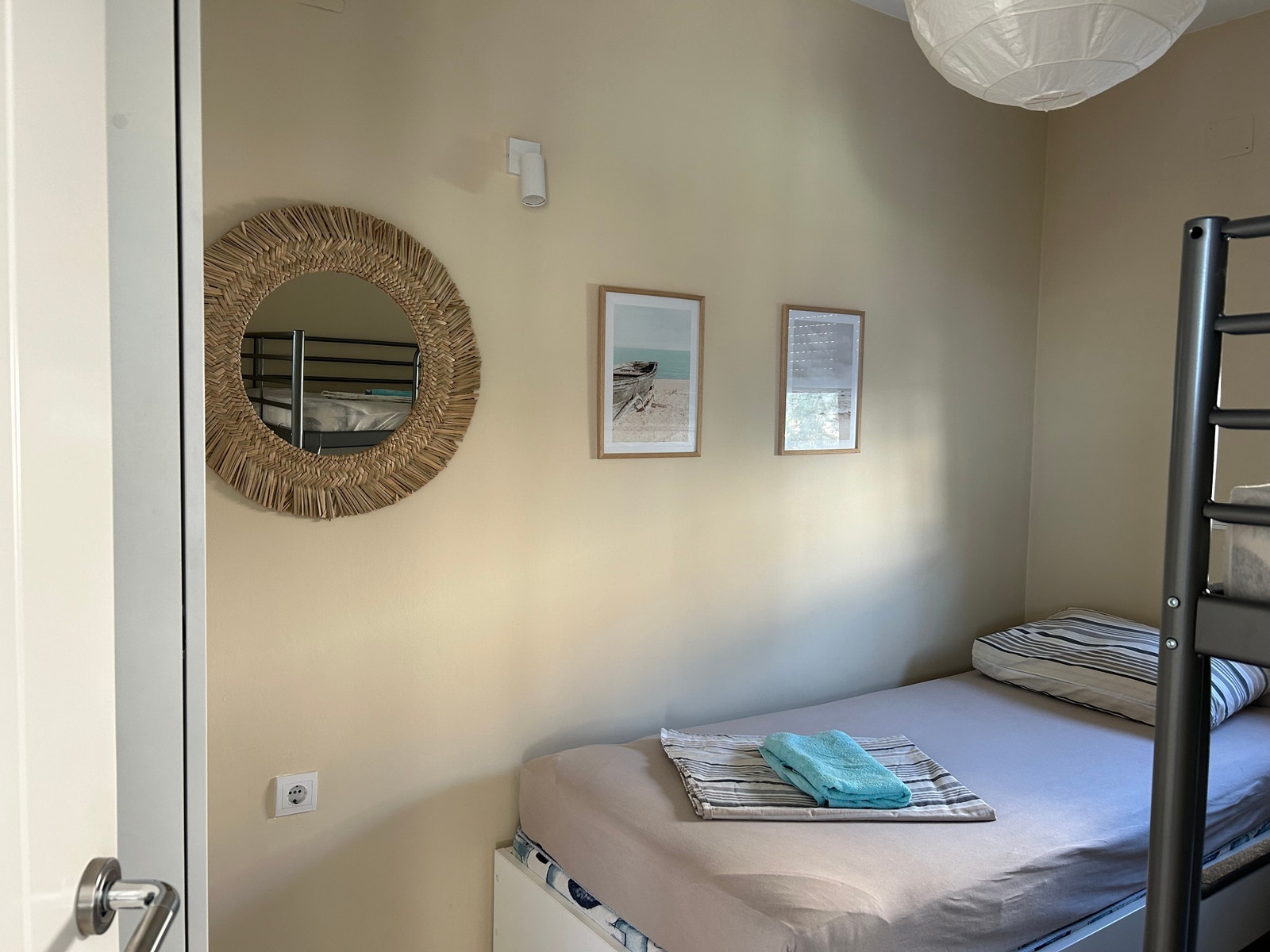 Soverom 2 også med stort garderobeskap for oppbevaring Galleribilde