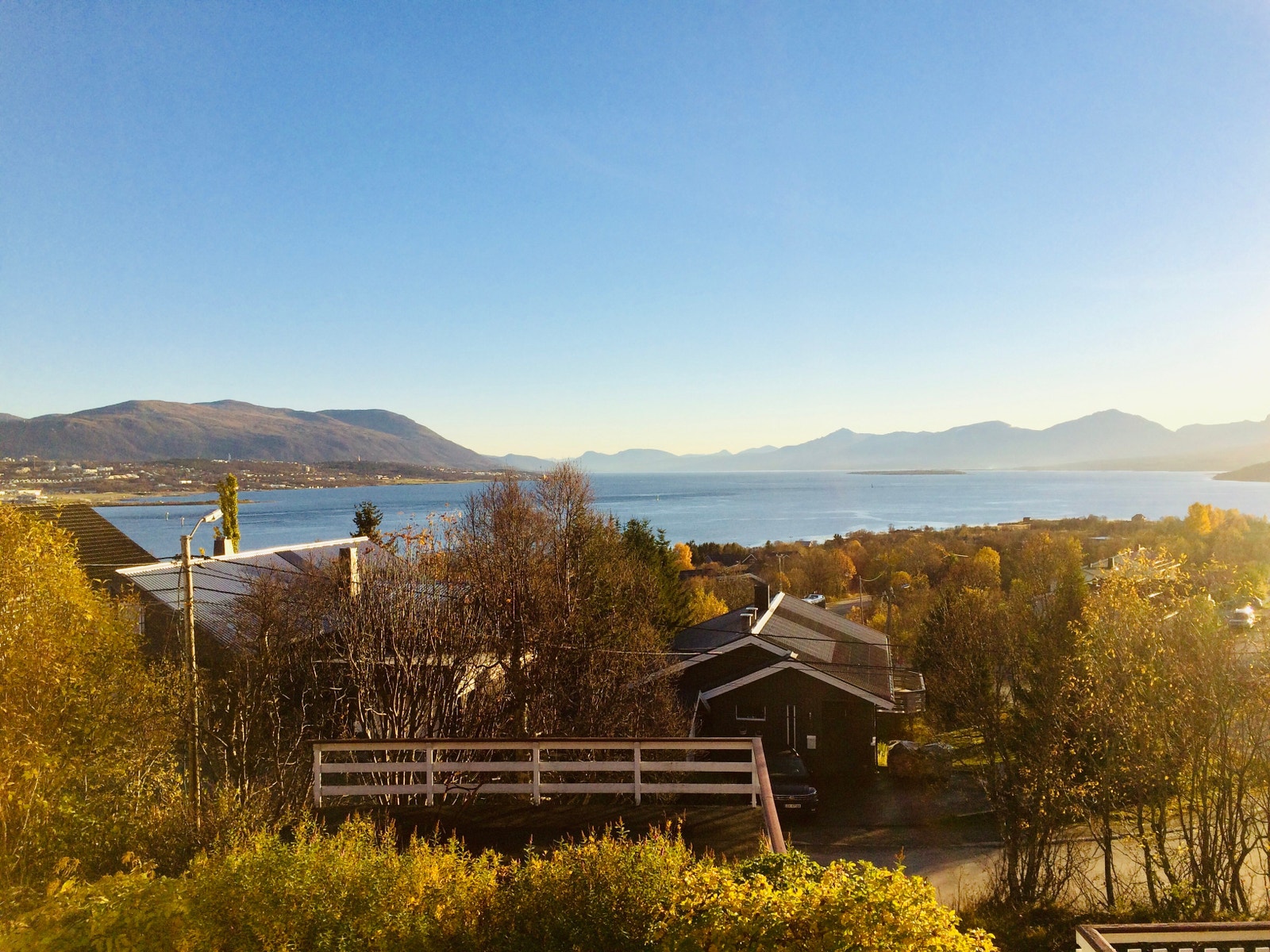 Utsikt fra eiendommen sommertid Galleribilde