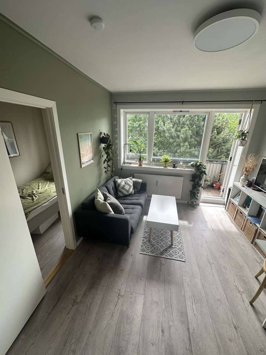 Stue med inngang til soverom Galleribilde