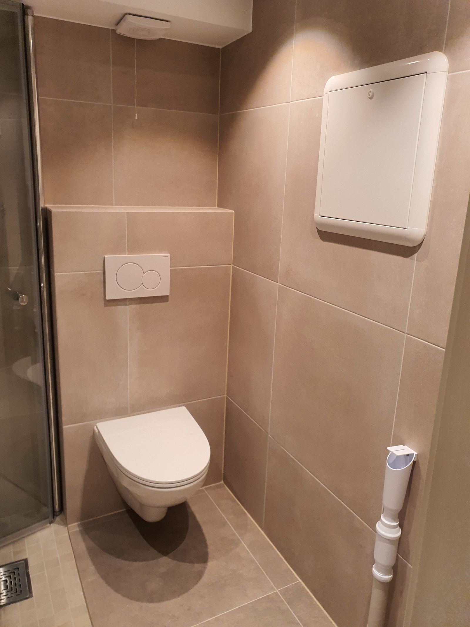 Vegghengt toalett Galleribilde