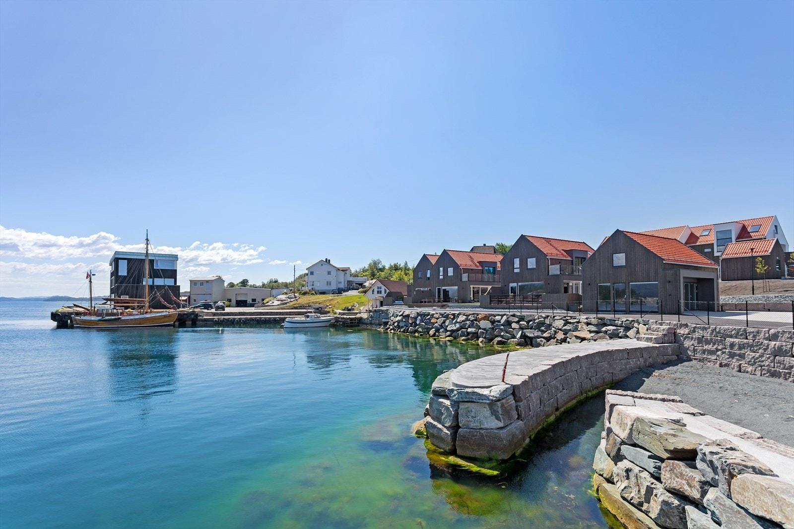 Prosjektet har nydelig beliggenhet ved sjøen. Galleribilde