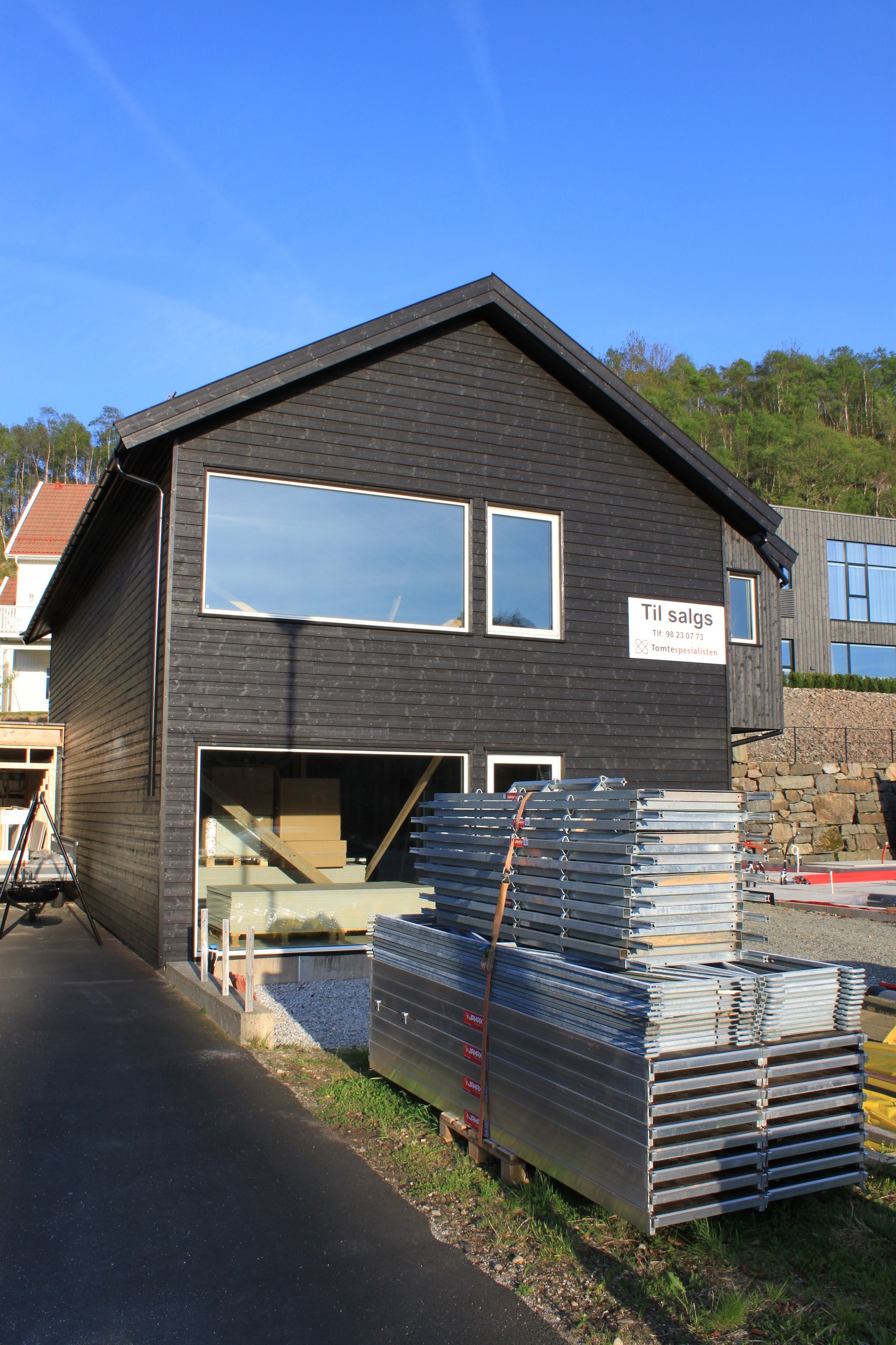 Hunnadalen 18 mot vest. Ferdig kledd utvendig. Galleribilde