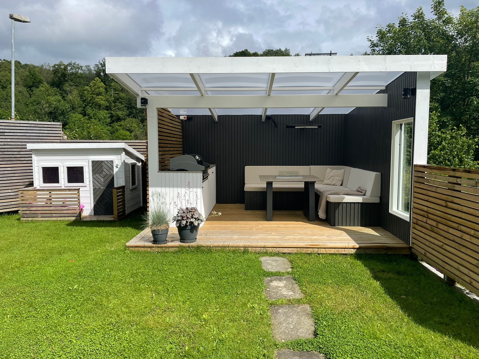 Utestue med grill Galleribilde