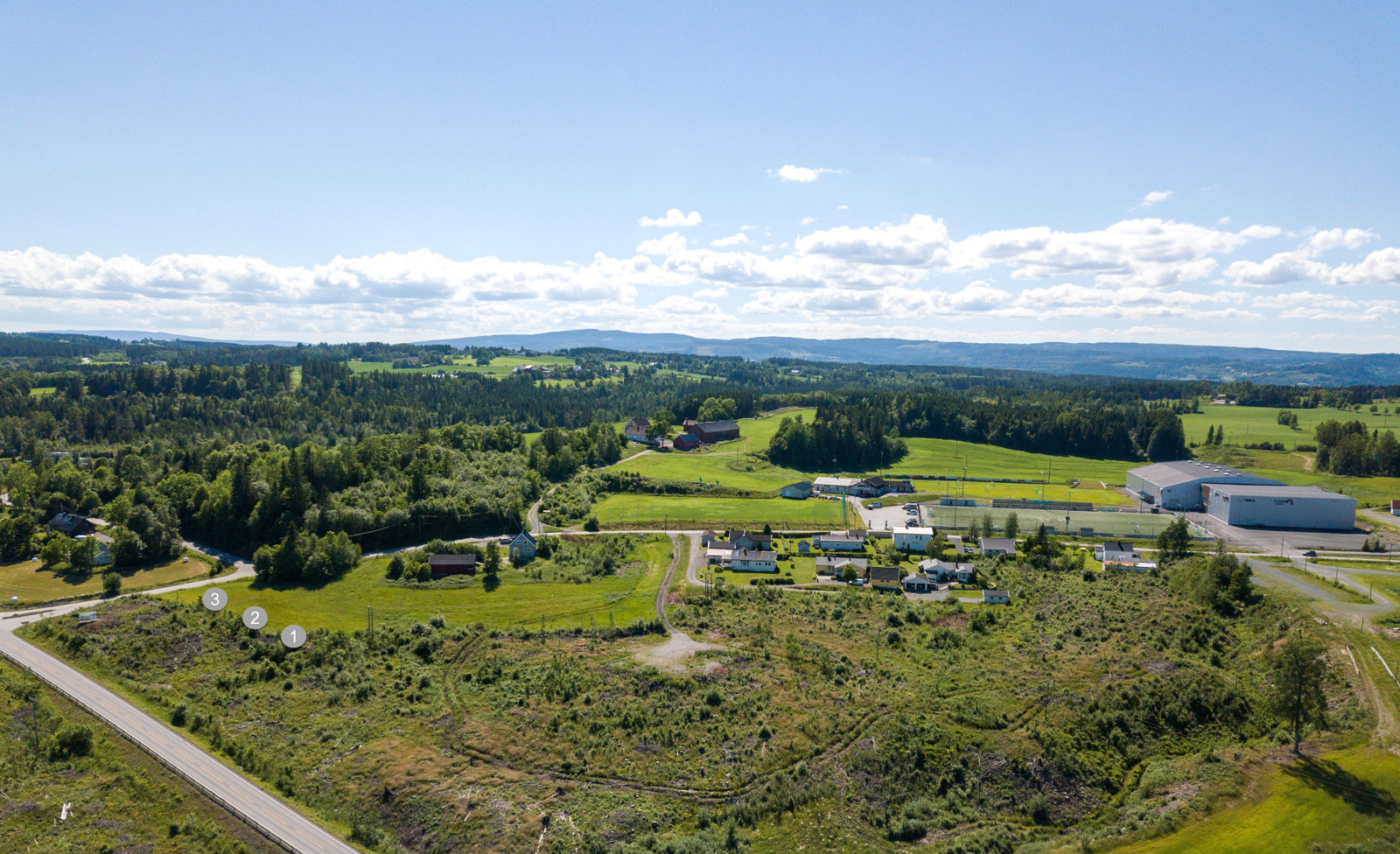 Dronefoto fra Østby_et steinkast unna Vind og marka