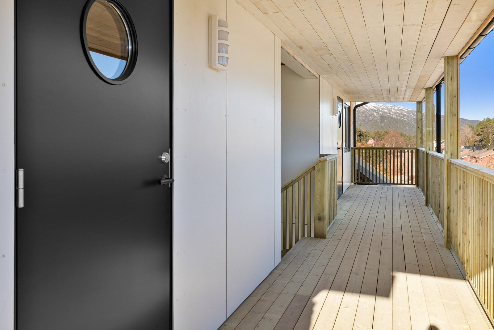 Inngangsparti med svalgang Galleribilde