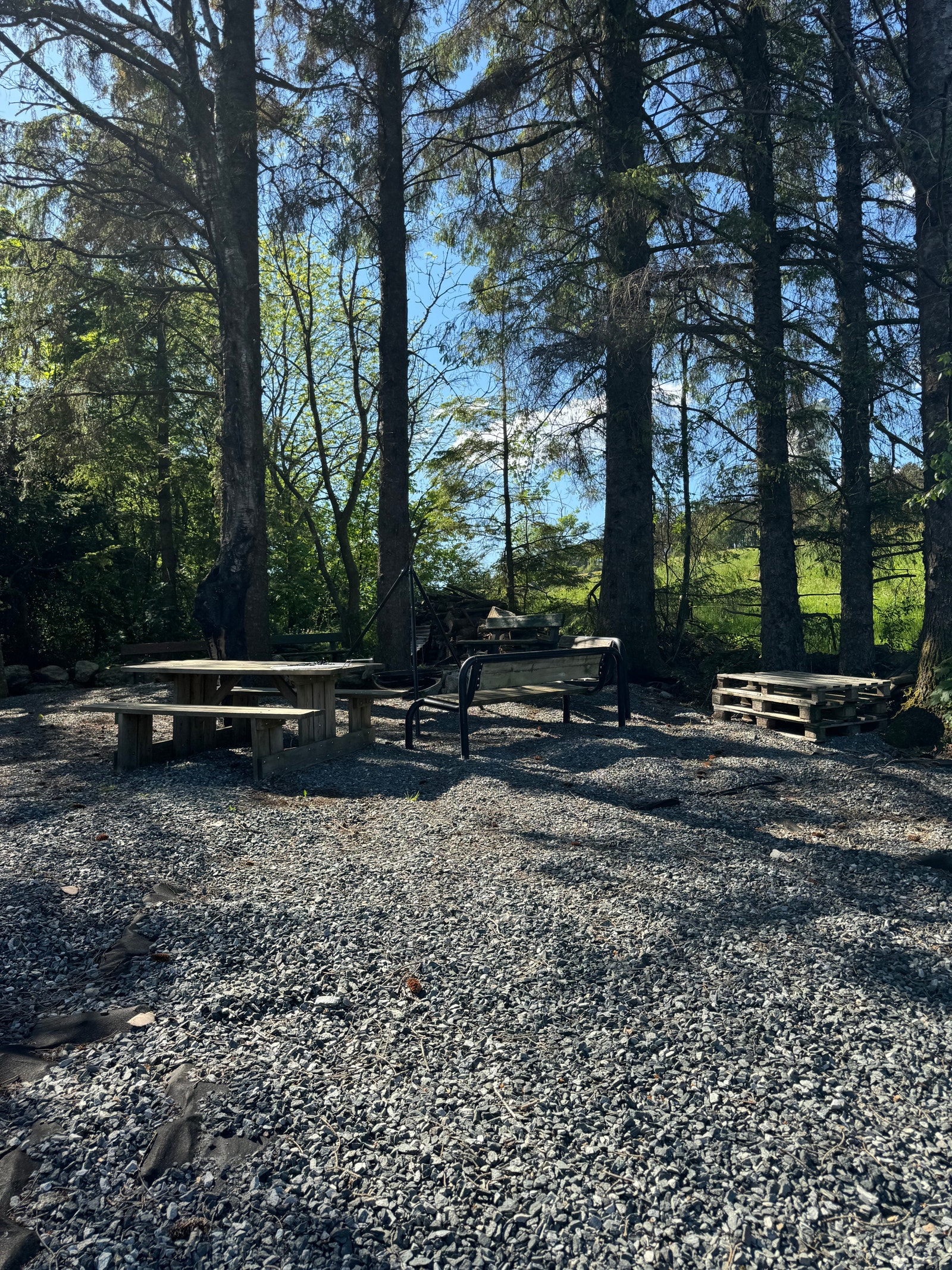 Koselig bålplass utenfor Galleribilde