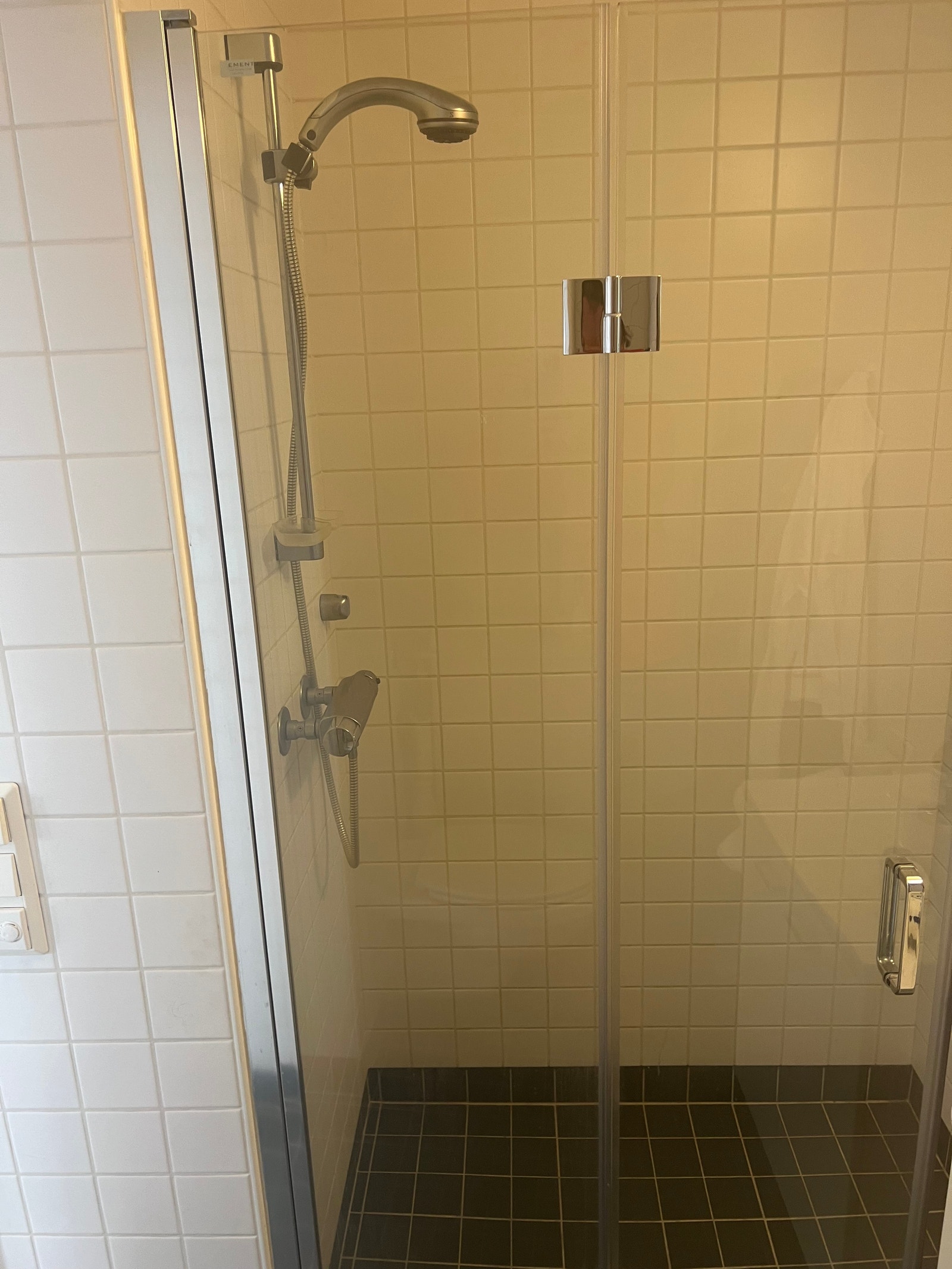 Dusj med dusjvegg Galleribilde