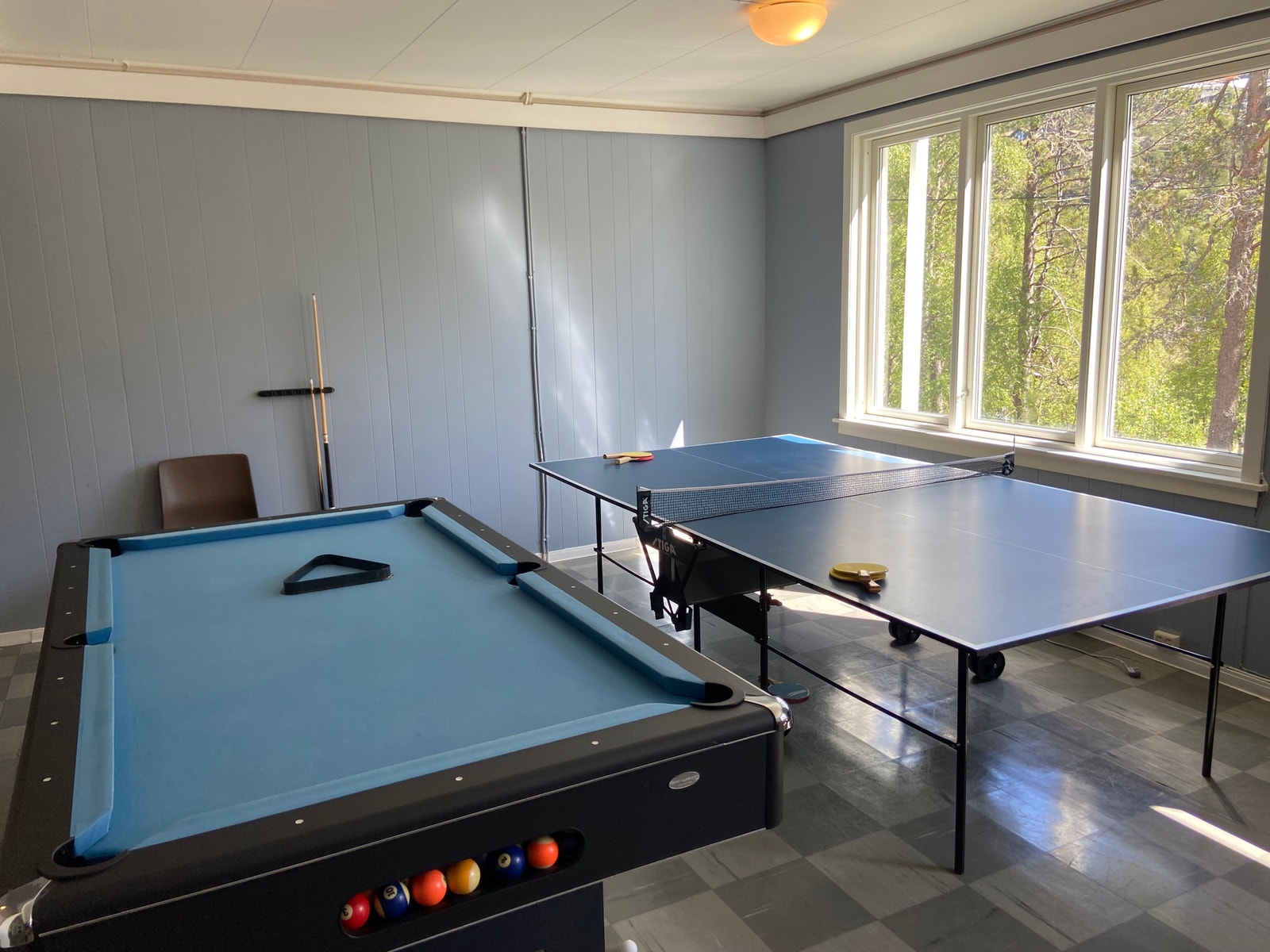 Biljard og Bordtennis bord i fellesområde Galleribilde