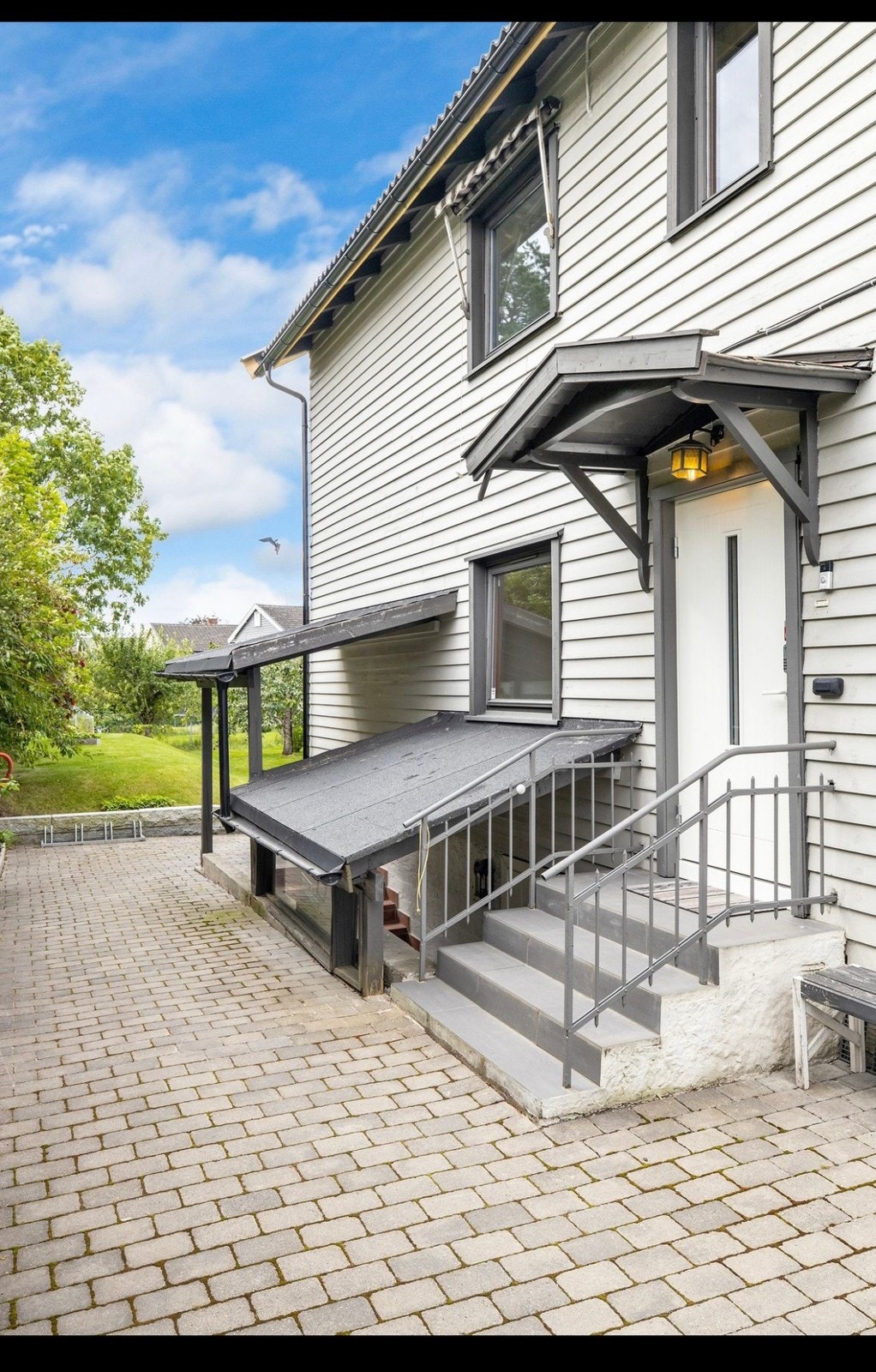 Felles inngang til tomannsboligen med kodelås Galleribilde