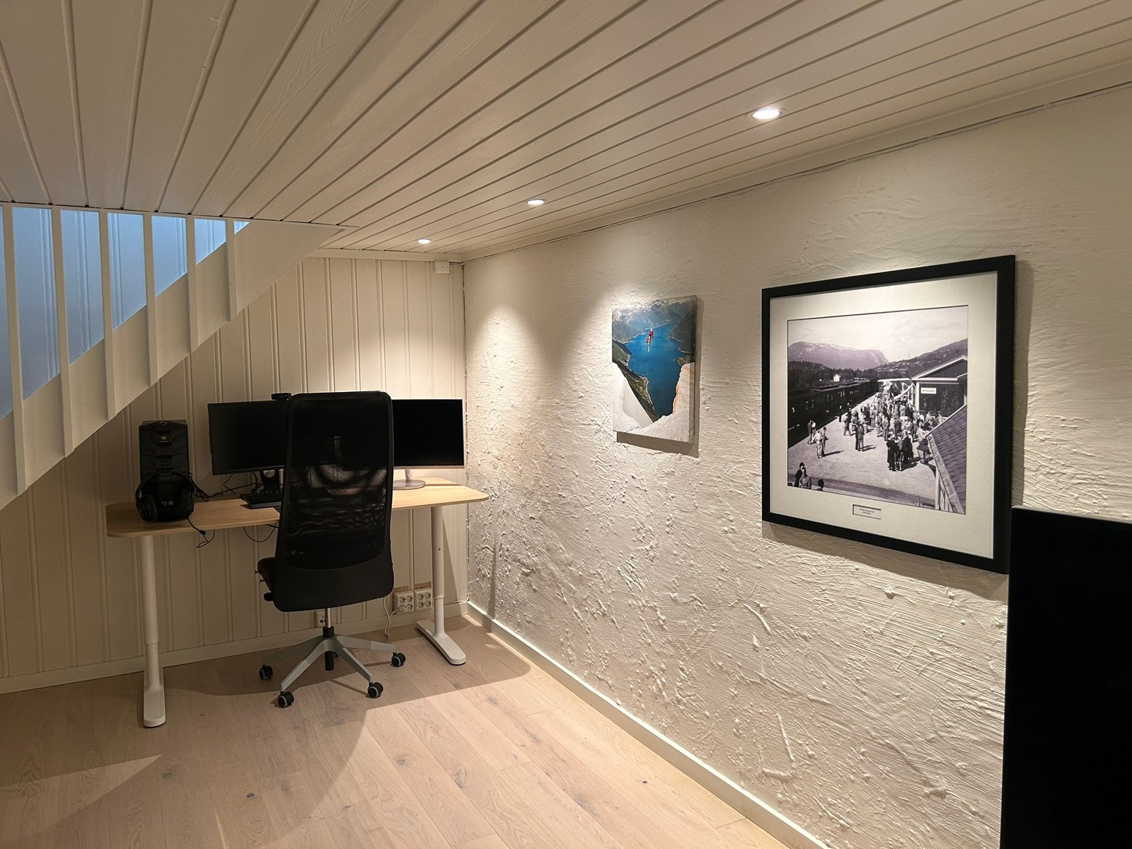 Kjellerstue brukes også som hjemmekontor. Galleribilde