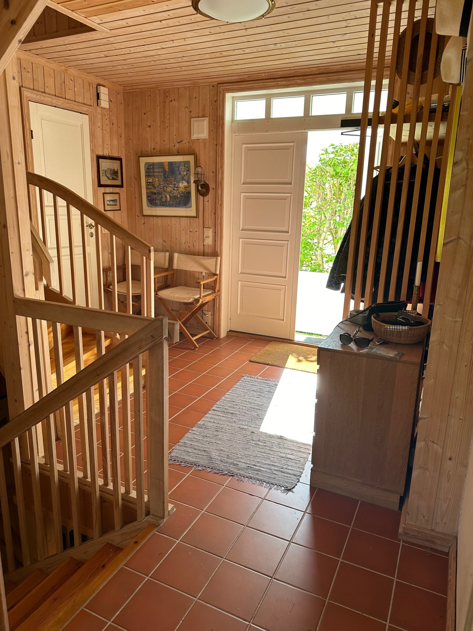 Inngang, garderobe Galleribilde