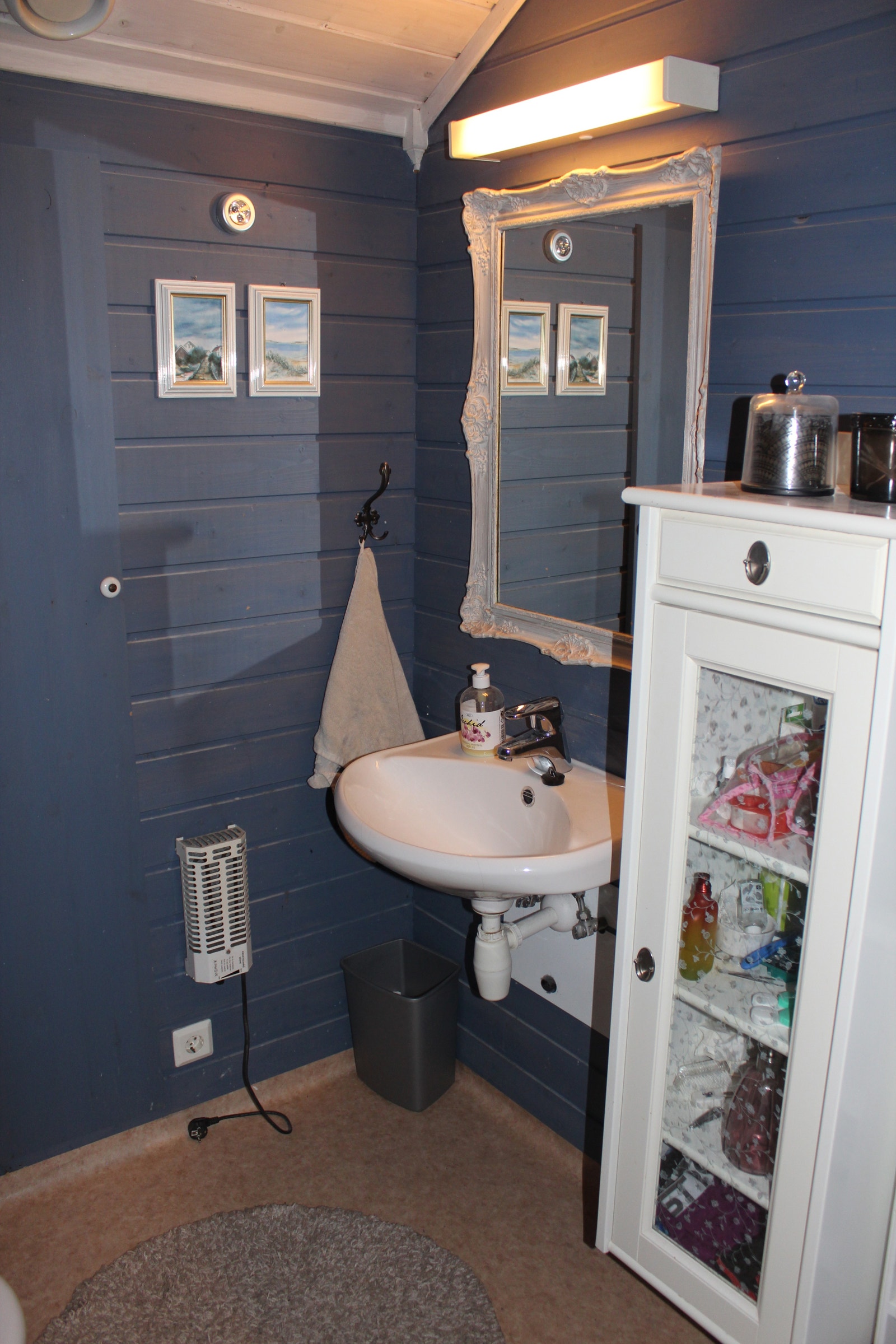 Bad på loft. Galleribilde