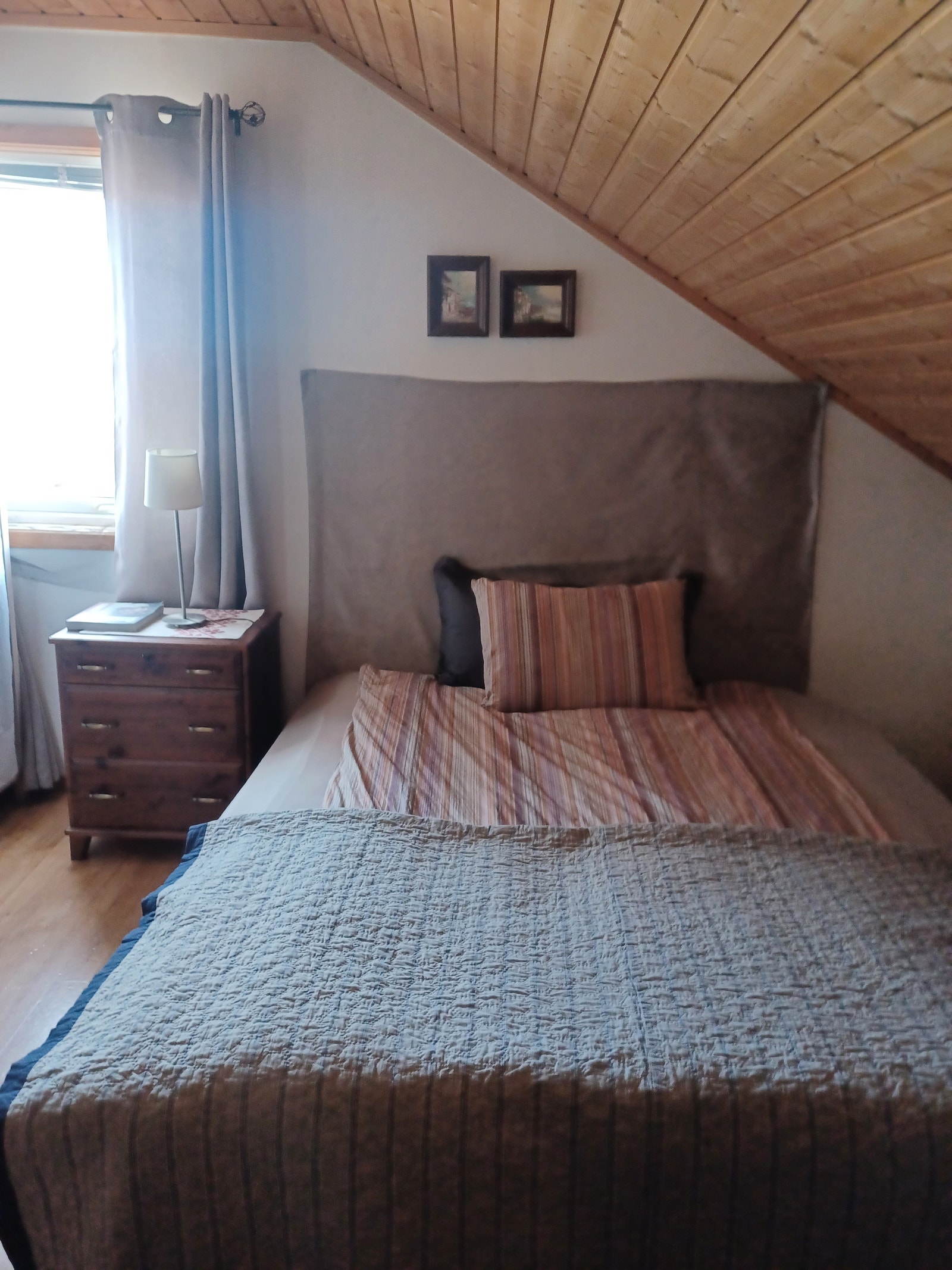 Soverom på loft. Galleribilde