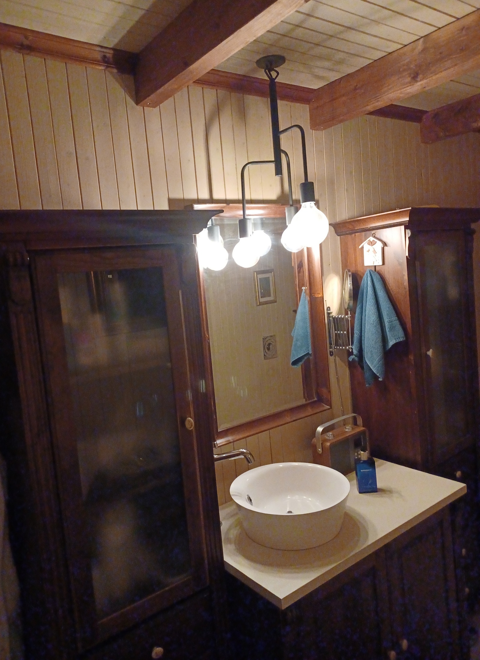 Bad hovedetasje. Galleribilde