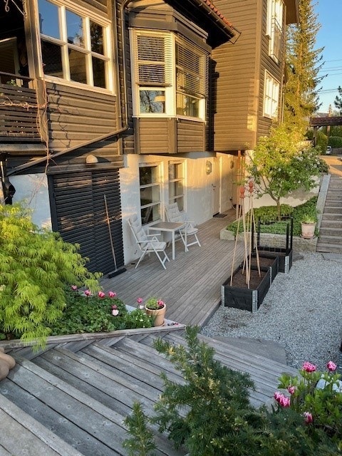 Koselig uteplass disponeres av hybel Galleribilde