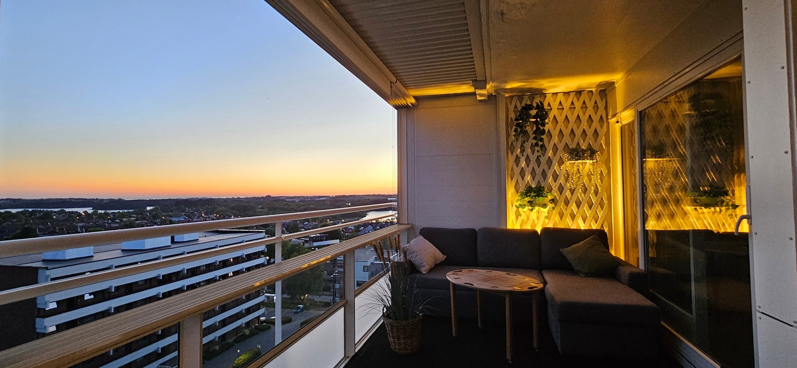 Sørvestvendt balkong med veldig gode solforhold Galleribilde