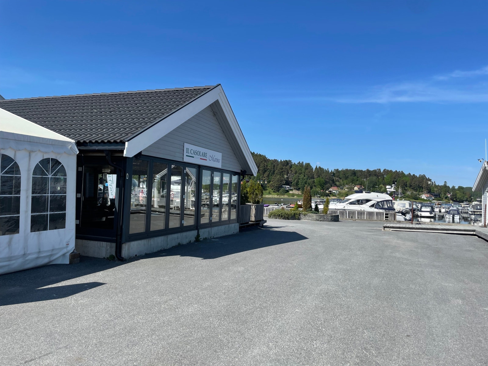 Skjebergkilen Marina med restaurant og take away. Gangavstand Galleribilde