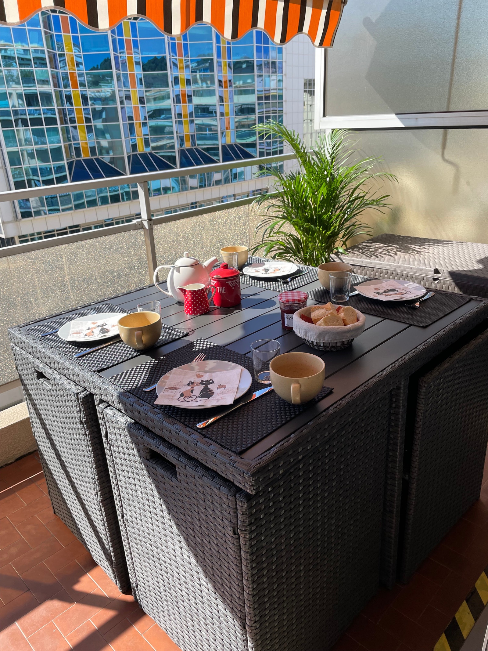 Spisegruppe på terrasse. Galleribilde